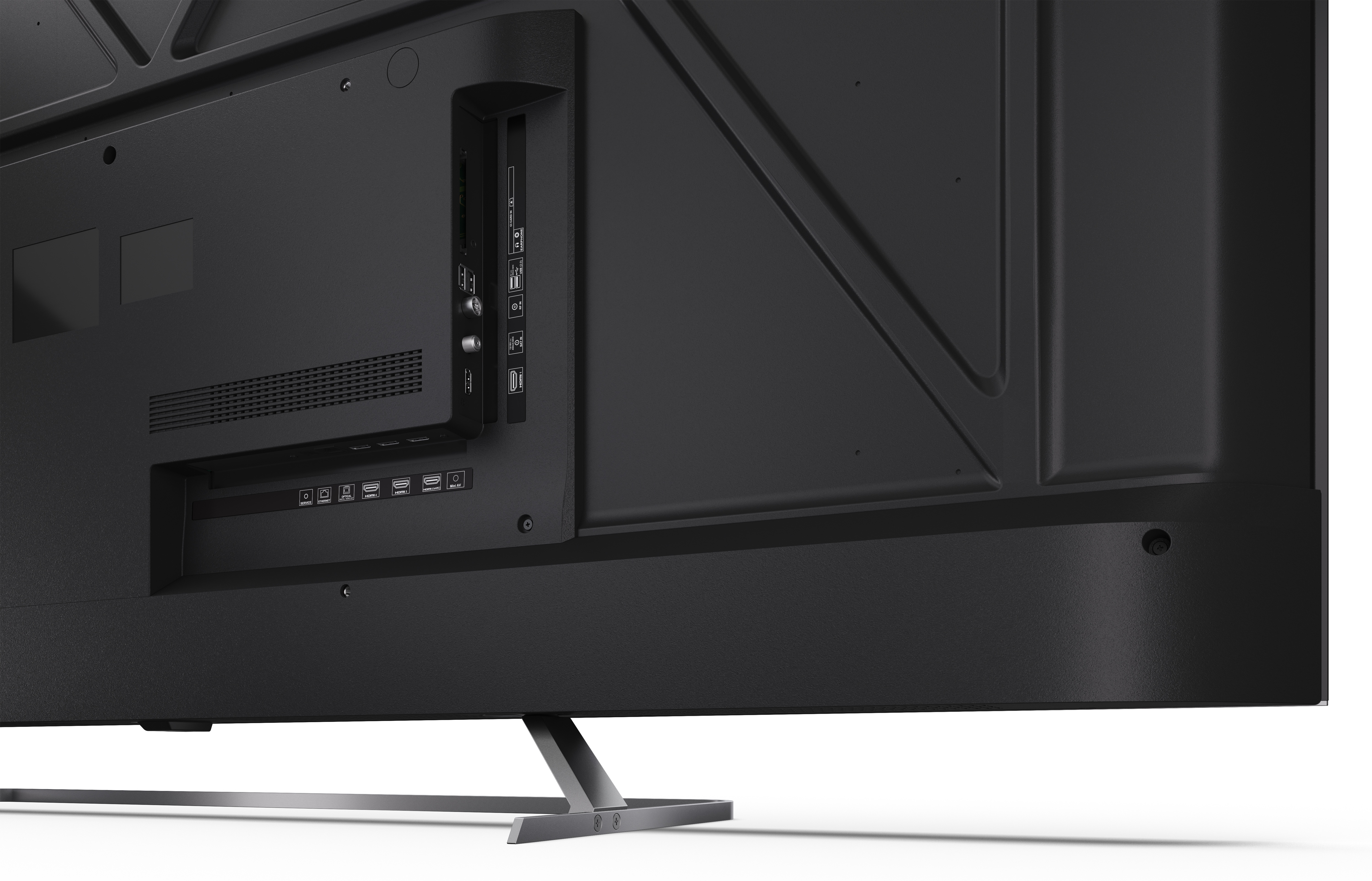 Tył czarnego telewizora z portami i stojakiem, pod kątem. Powierzchnia jest teksturowana.