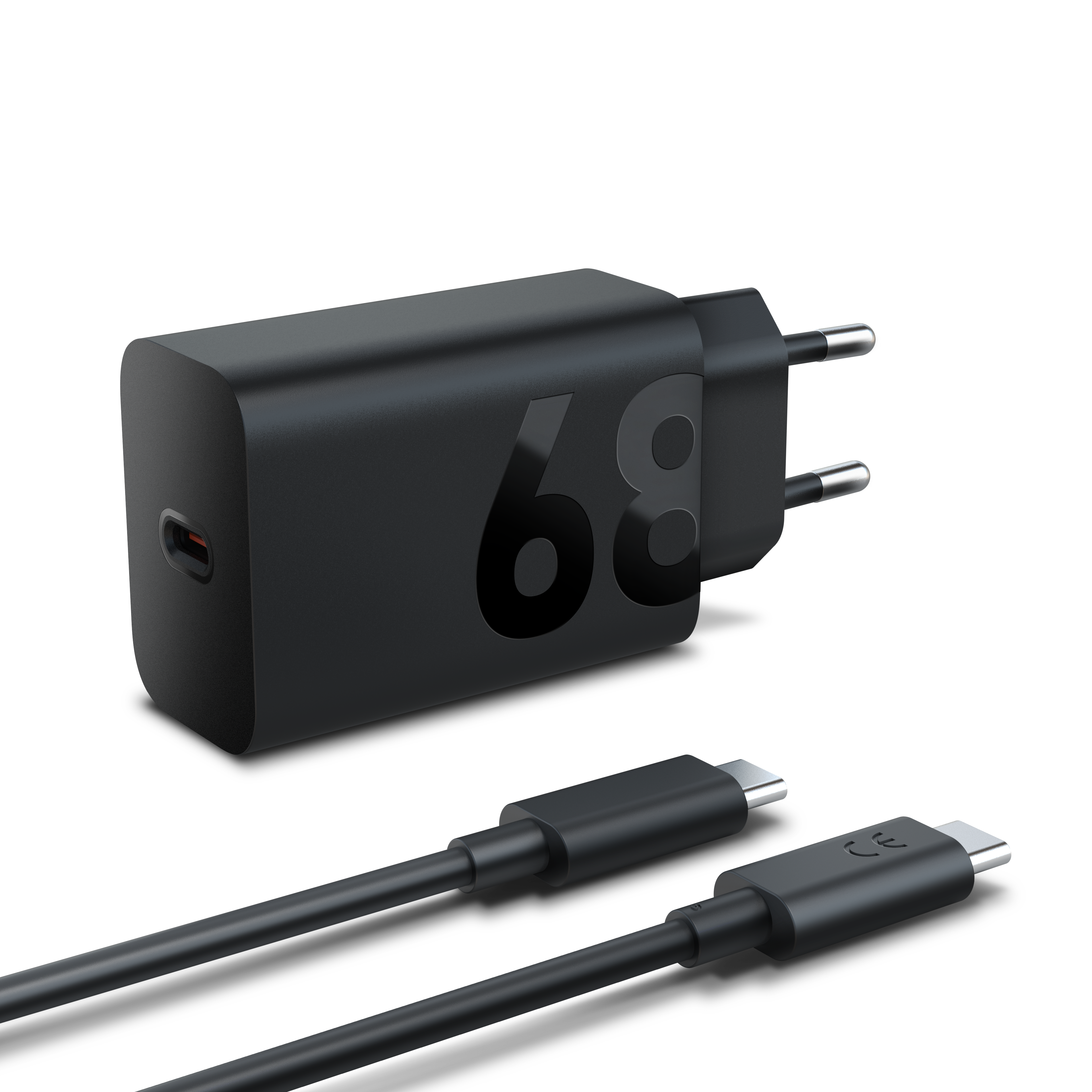 Siyah bir 68W şarj cihazı, USB-C bağlantı noktası ve siyah kablo. Beyaz zemin. Şarj cihazı üzerinde siyah 68 sayısı var.