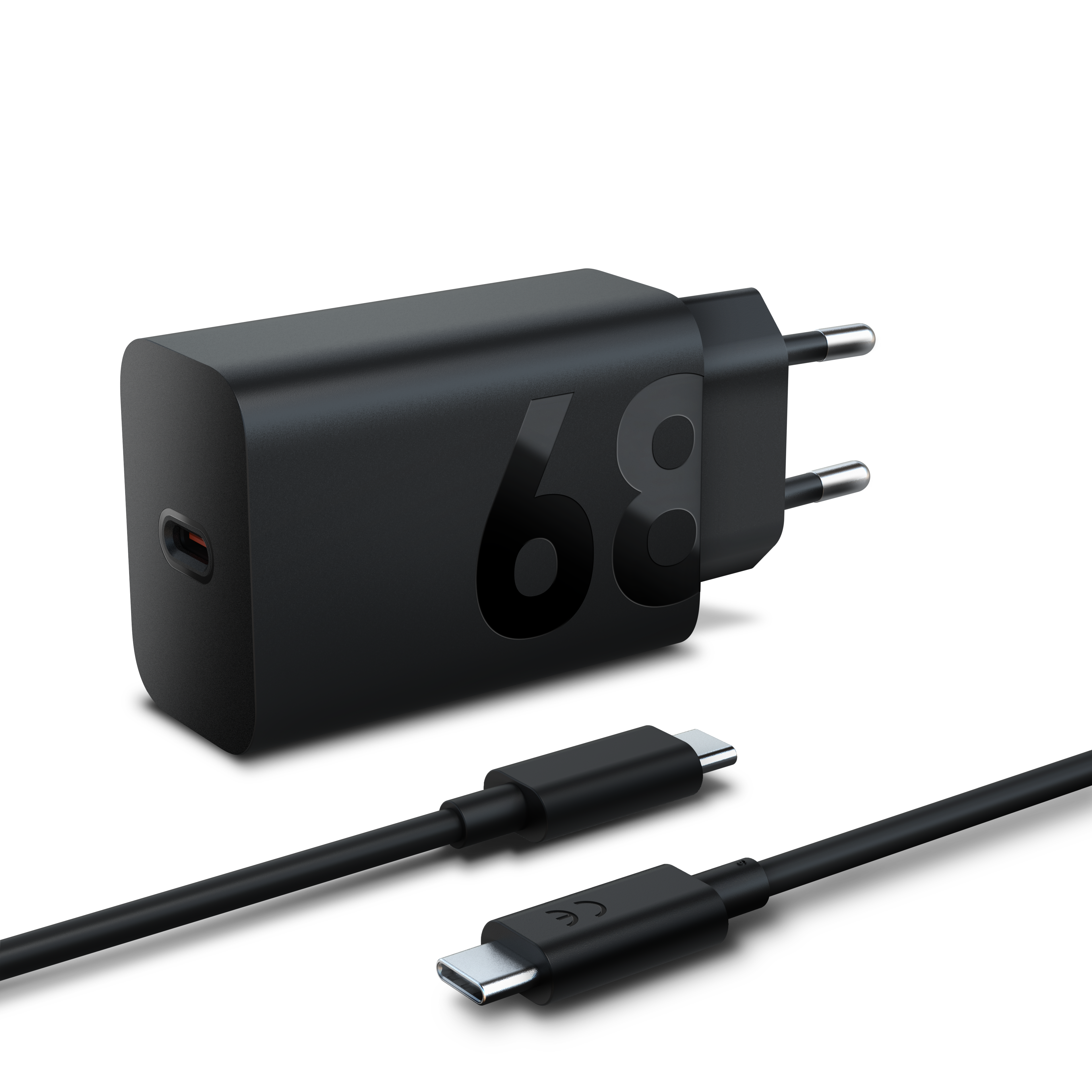68 işaretli siyah şarj cihazı, Europlug pimleri ve bağlı bir USB-C kablosu, beyaz ve siyah bir arka plan üzerinde.