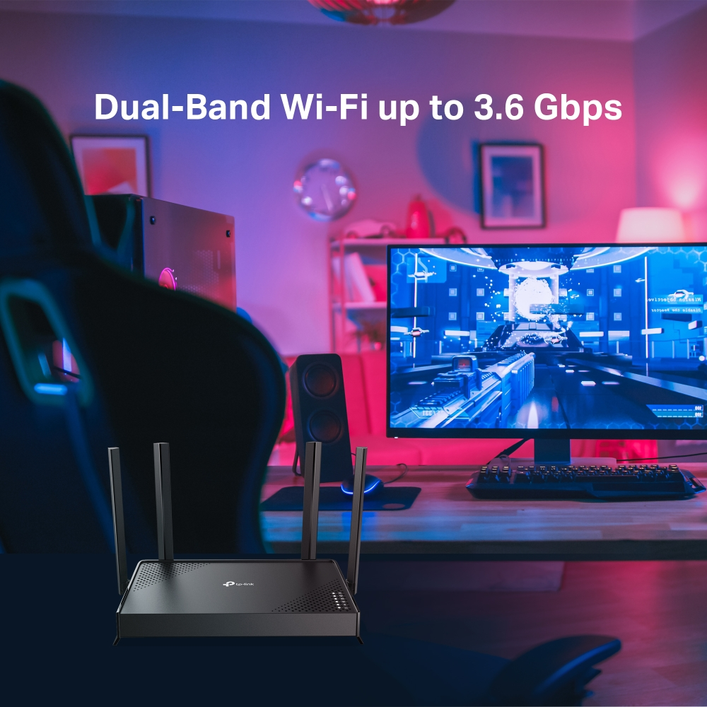 Dört antenli bir TP-Link yönlendirici bir masada duruyor. Bir monitörde bir oyun gösteriliyor. Arka plan pembe ve mavi renklerle aydınlatılıyor.