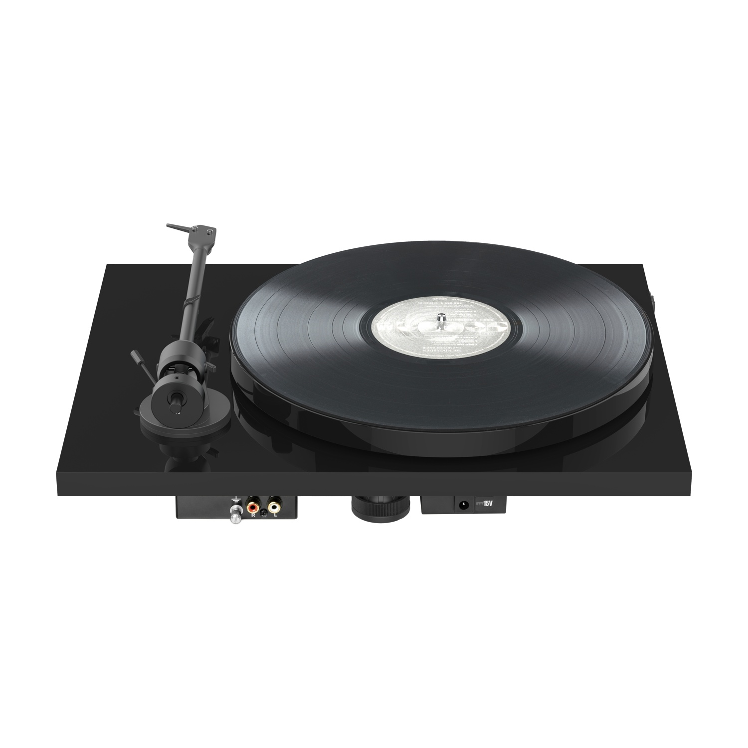 Giradischi nero con vinile sopra. Il braccio è a sinistra. Lo sfondo è bianco.