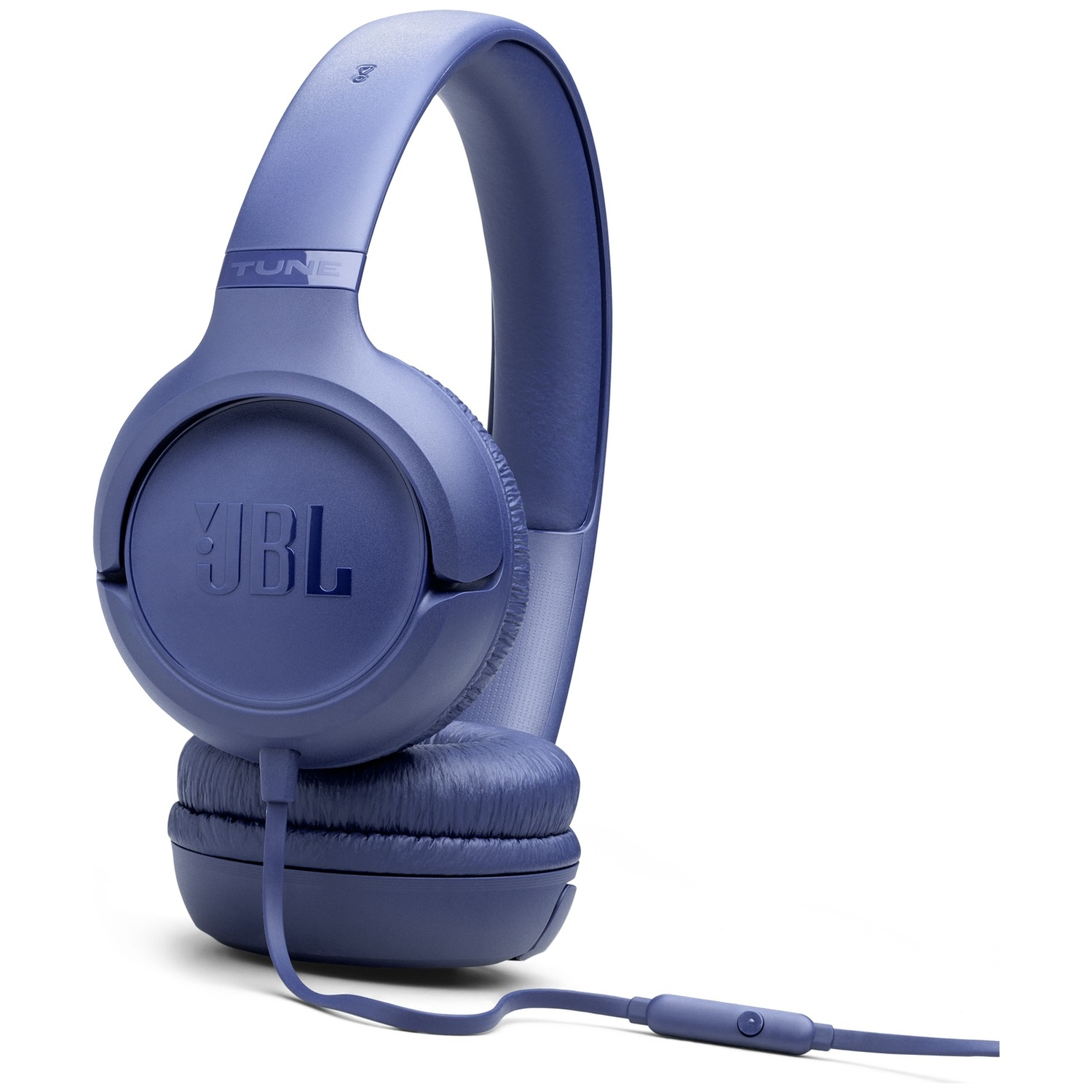 Blauwe JBL-hoofdtelefoon op een witte achtergrond. De hoofdtelefoon is over-ear met een kabel.
