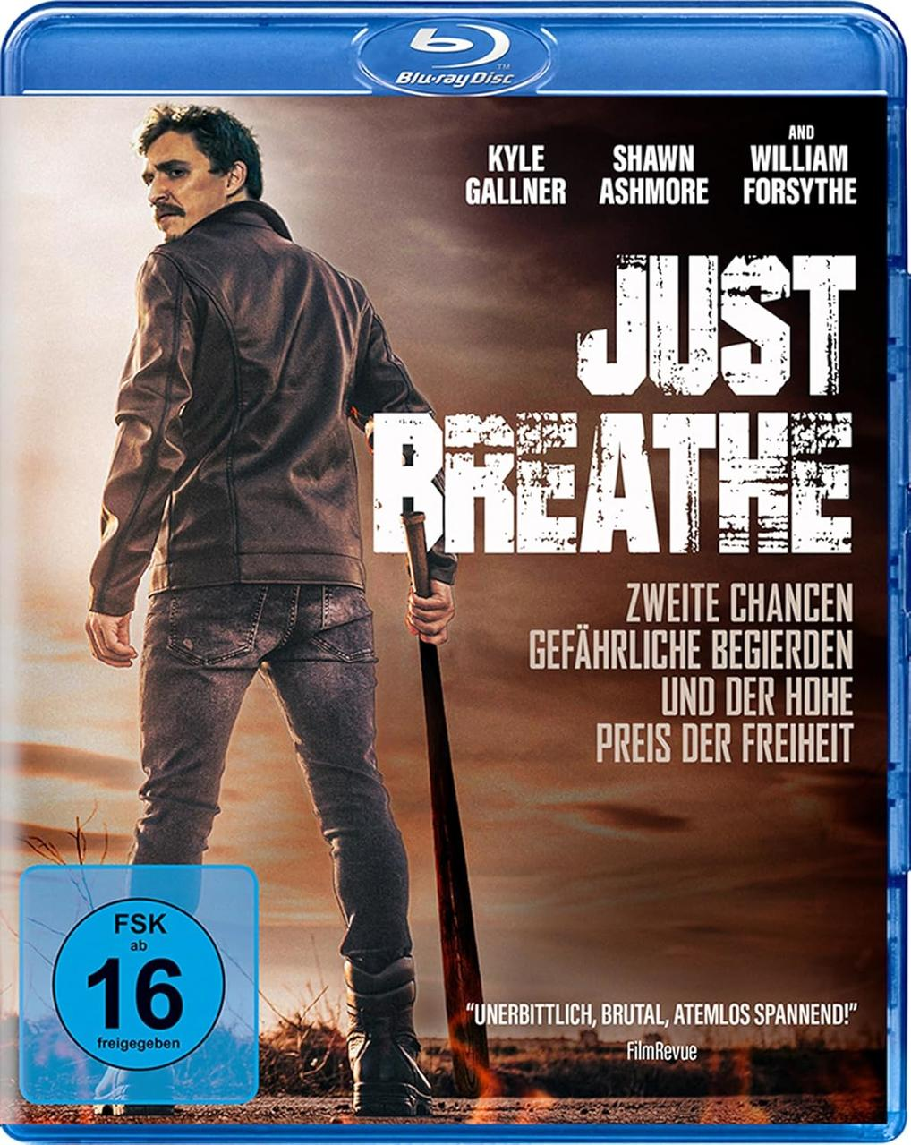 Filmcover 'Just Breathe'. Ein Mann hält einen Schläger und blickt weg. Titel und Schauspielernamen stehen oben. Deutscher Text unten.