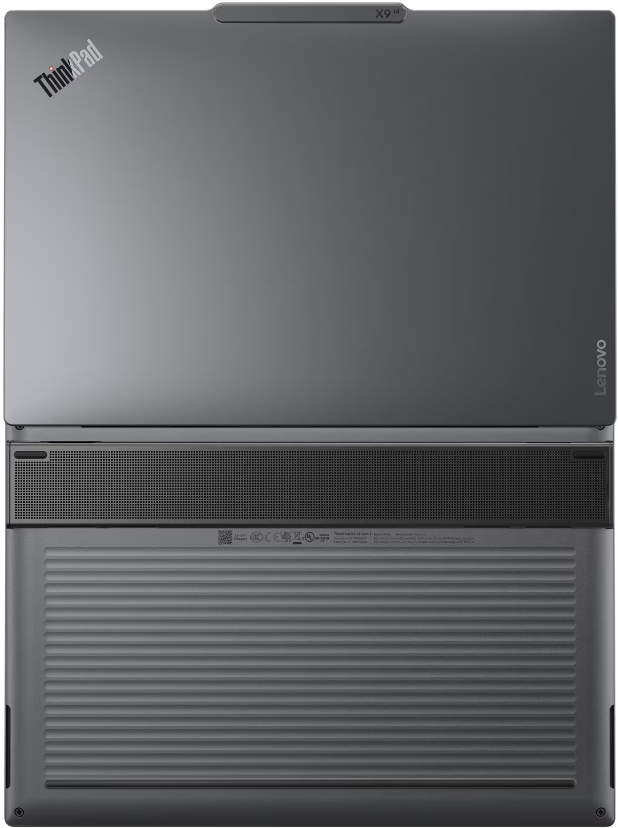 Felülnézet egy szürke ThinkPad X14 laptopról. A Lenovo logója jobbra, a ThinkPad logója balra. Az alap bordázott.