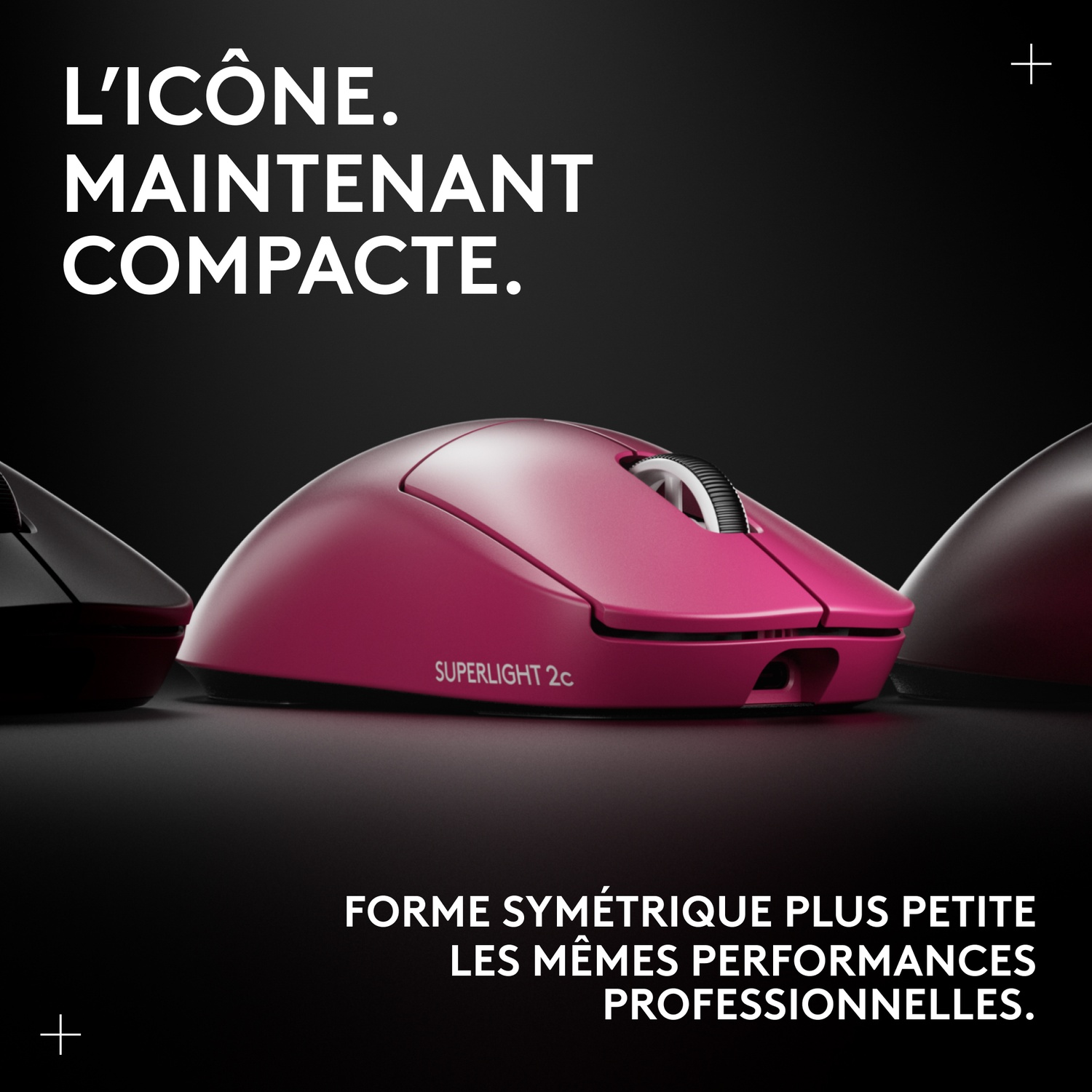 Une souris sans fil rose, centrée, avec deux autres souris de chaque côté. Le texte dit : L'icône, maintenant compacte. Forme symétrique et performances pro.