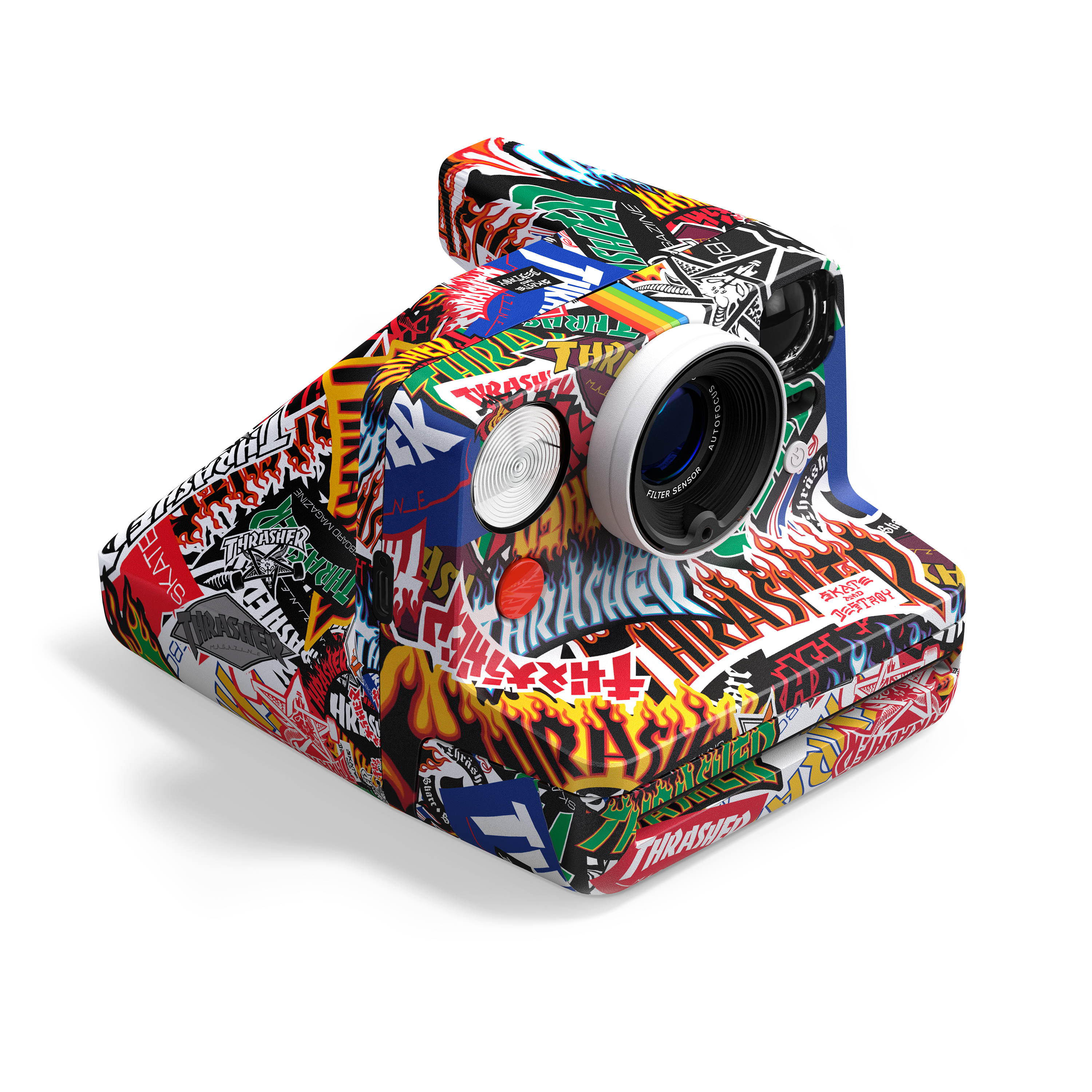 Eine Polaroid-Kamera mit Aufklebern. Die Kamera ist weiß mit einem schwarzen Objektiv. Die Aufkleber haben verschiedene Designs und Farben.