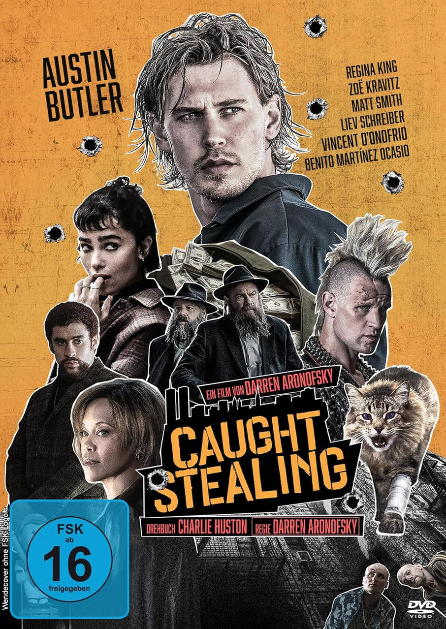 Filmplakat für 'Caught Stealing'. Mit Austin Butler, anderen Schauspielern und einer Katze. Oranger Hintergrund mit Einschusslöchern.