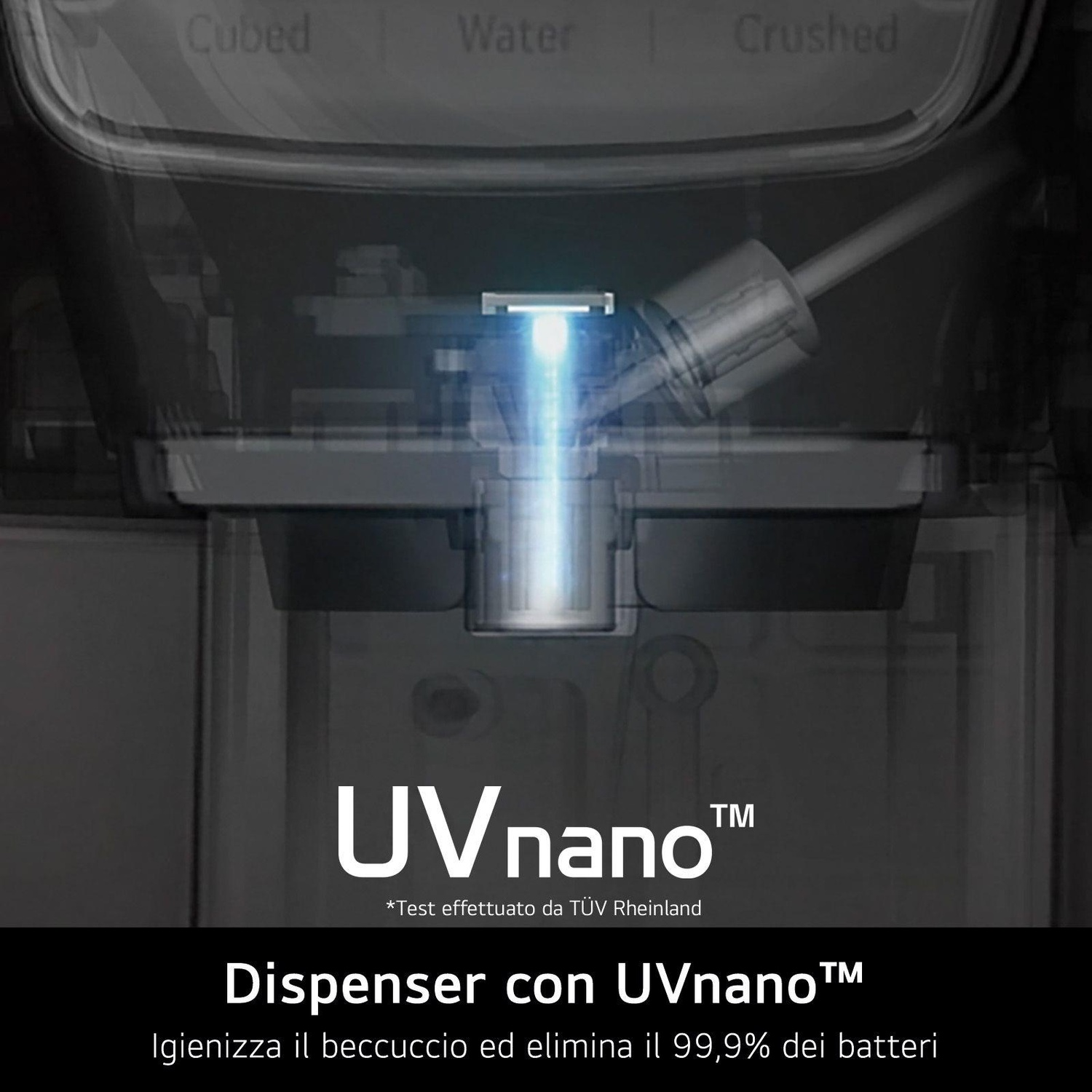 Primo piano di un distributore d'acqua con tecnologia UVnano, evidenziato in blu, con testo che indica che elimina il 99,9% dei batteri.