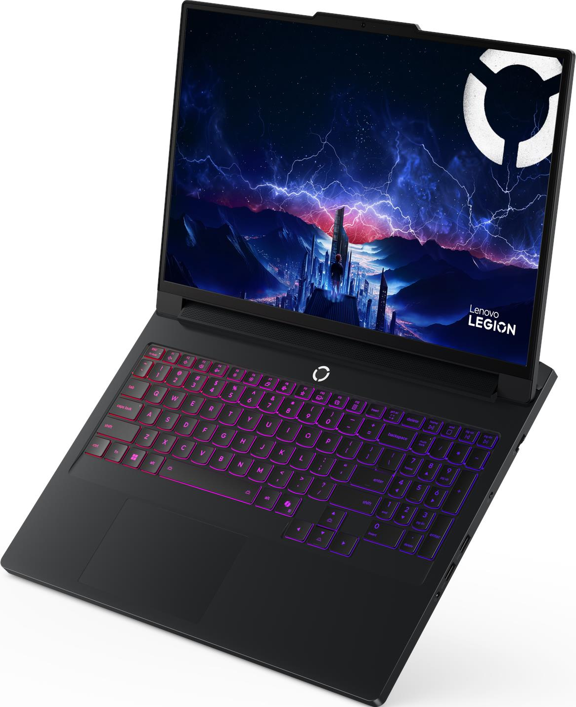 Ein schwarzer Lenovo Legion Laptop ist geöffnet. Der Bildschirm zeigt eine Stadtlandschaft mit Blitzen. Die Tastatur leuchtet violett und pink.