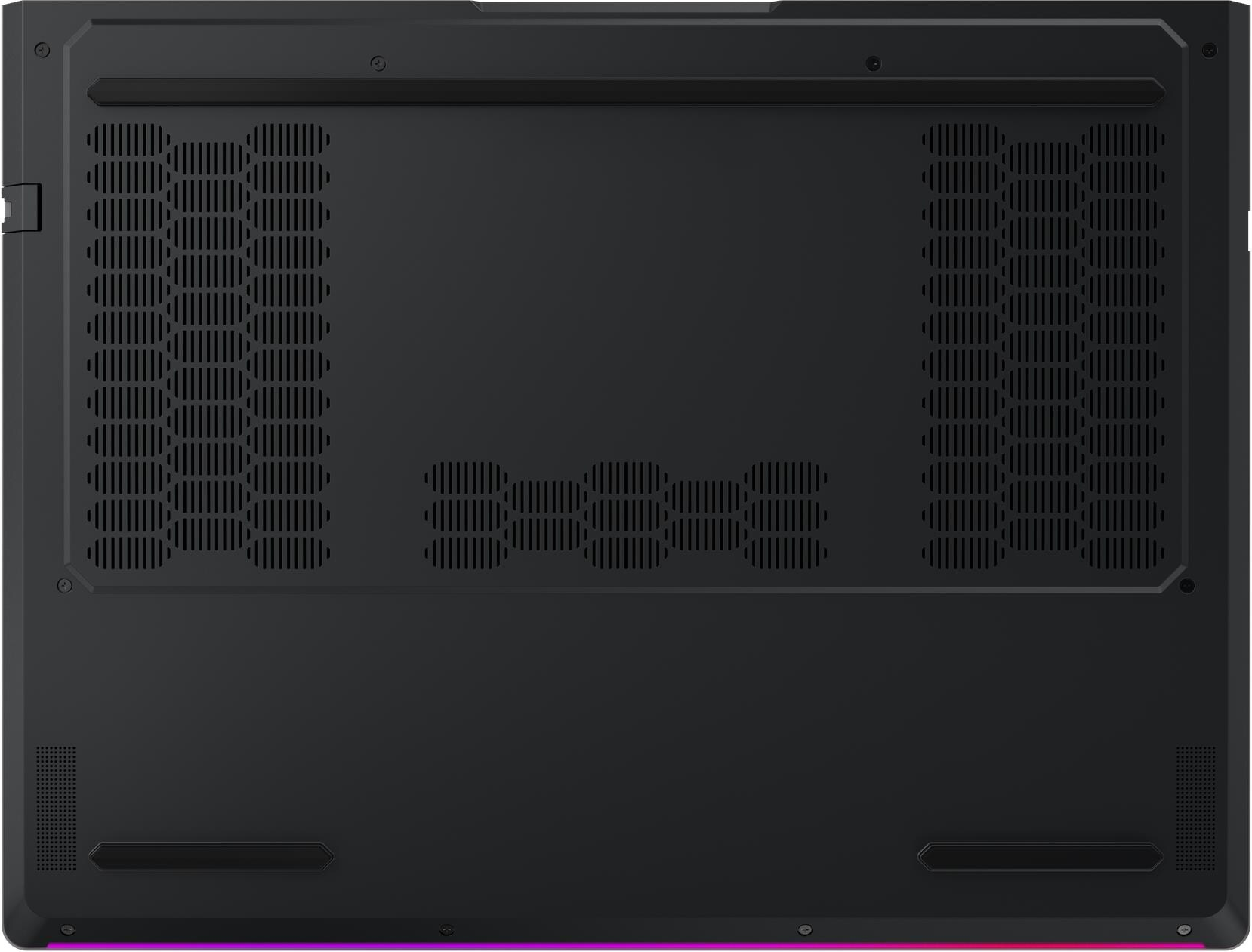 Schwarzer Laptop-Boden mit Lüftungsgittern. Der Boden hat eine rechteckige Form mit Lüftungsschlitzen und Schraubenlöchern.