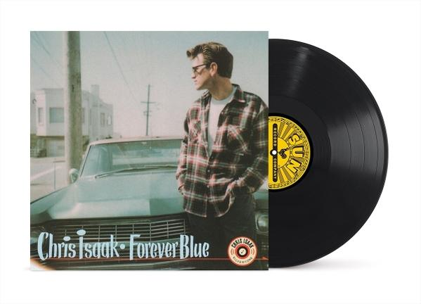 Albumcover für Chris Isaaks 'Forever Blue'. Mann steht an einem Auto, Vinyl-Schallplatte rechts.