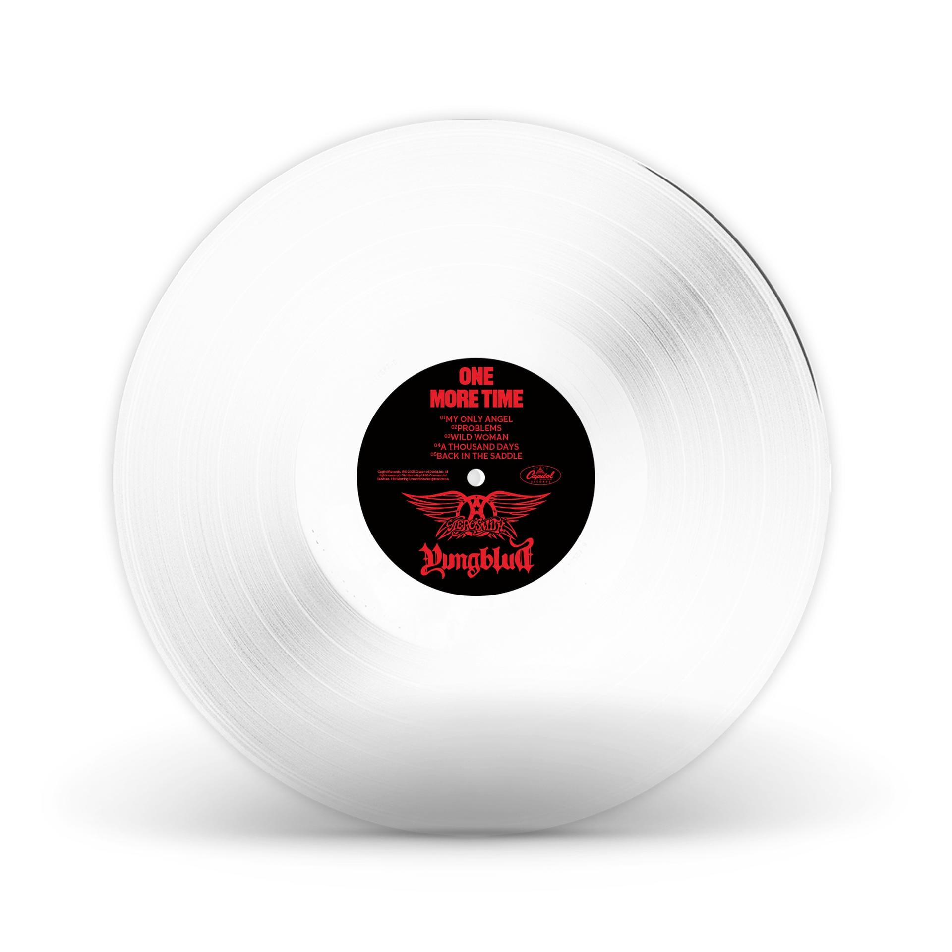 Eine klare Vinylplatte mit schwarzem Mittellabel, das den Bandnamen und die Songtitel trägt. Roter Text auf dem Label.