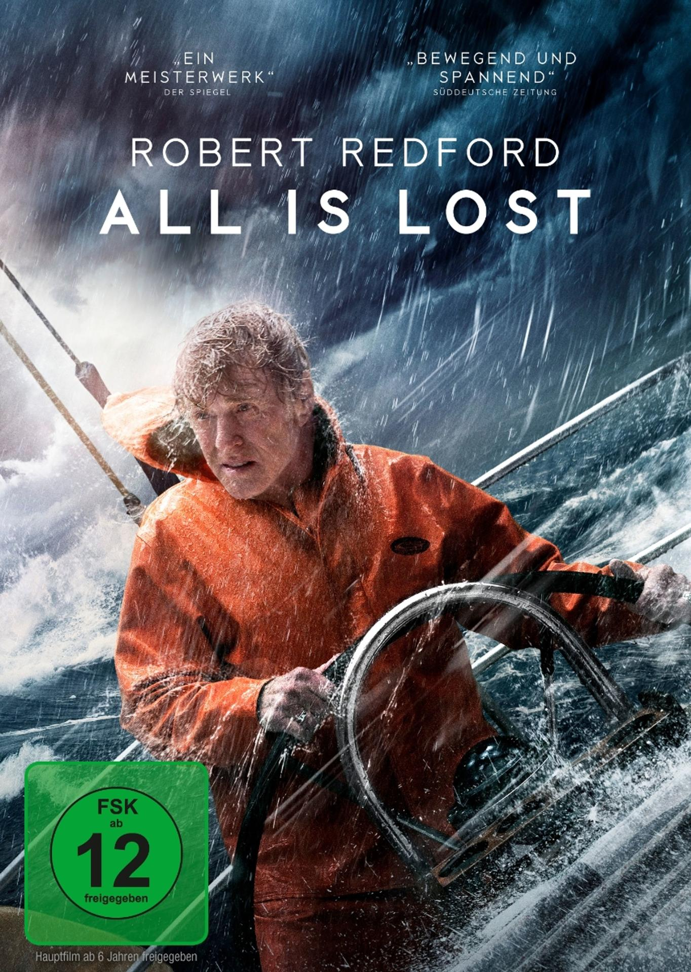 Robert Redford bei Sturm, steuert ein Boot. Titel: All Is Lost. Regen, Wellen und dunkler Himmel dominieren die Szene. Oranger Mantel.