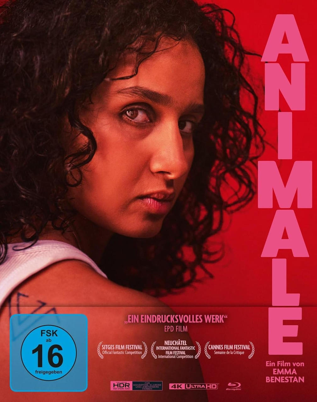 Filmposter für ANIMALE. Eine Frau blickt intensiv. Roter Hintergrund, Text 'ANIMALE'. Blu-ray-Disc mit Altersfreigabe und Filmfest-Auszeichnungen.