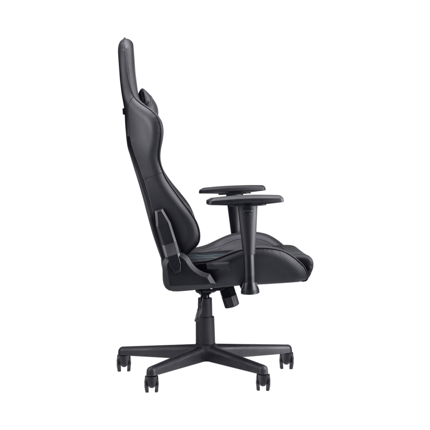 Una sedia da gaming ergonomica nera è mostrata di profilo. Ha schienale alto, braccioli e base a cinque punti con ruote. Lo sfondo è bianco.