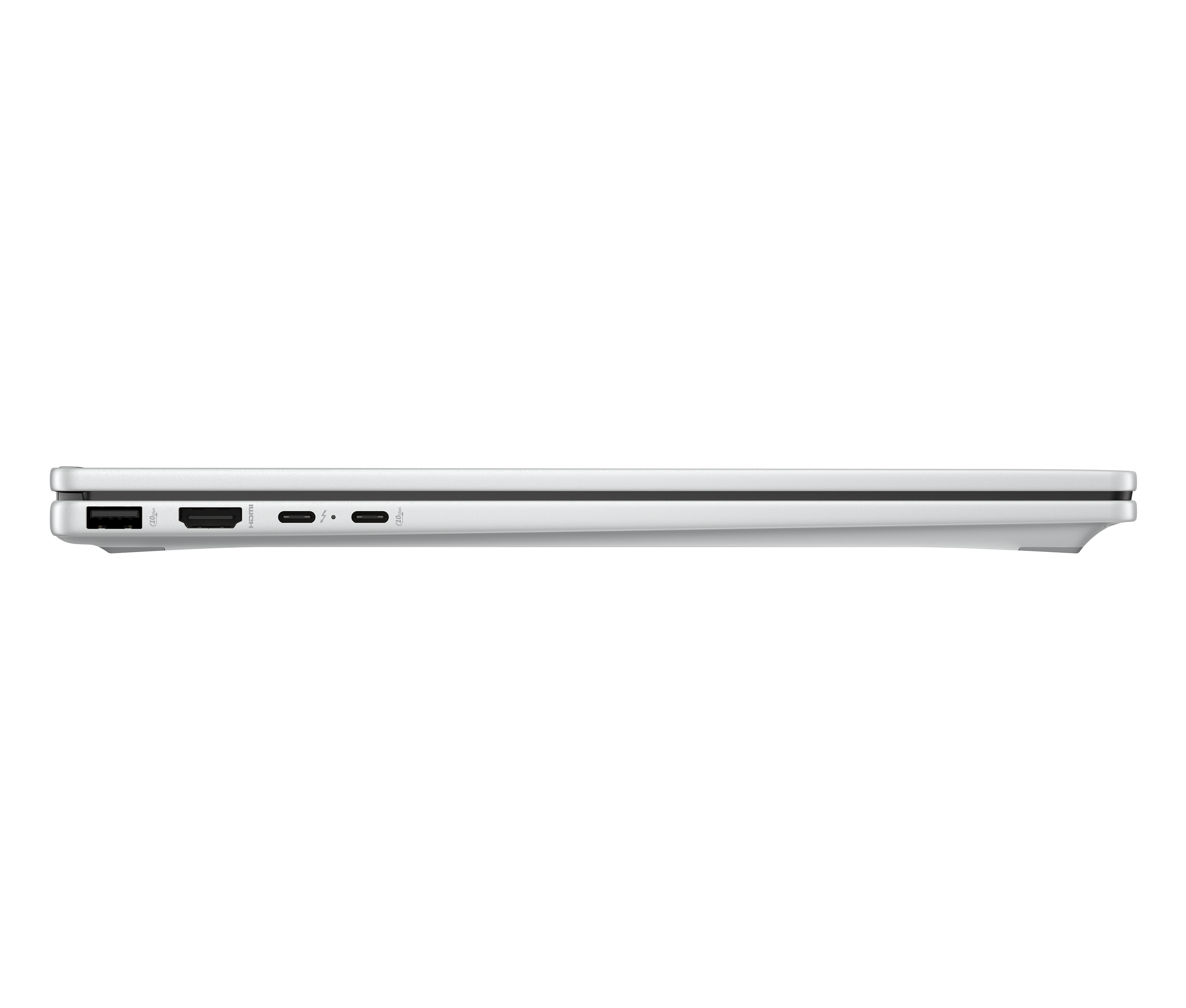 Widok z boku srebrnego laptopa z portami: USB, HDMI i USB-C. Laptop jest na białym tle.