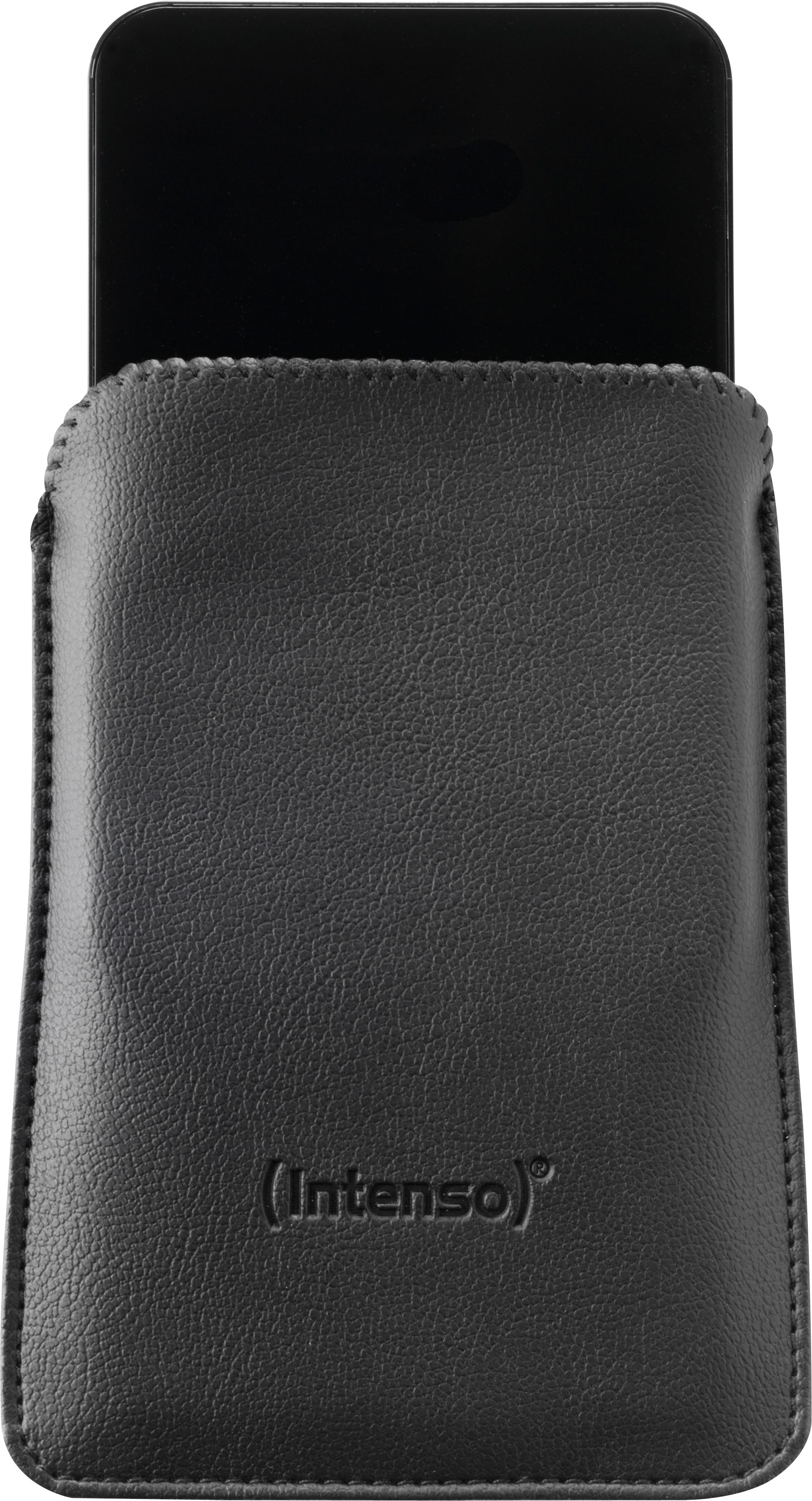 Un smartphone noir est partiellement inséré dans un étui en cuir noir. L'étui porte la marque 'Intenso'.