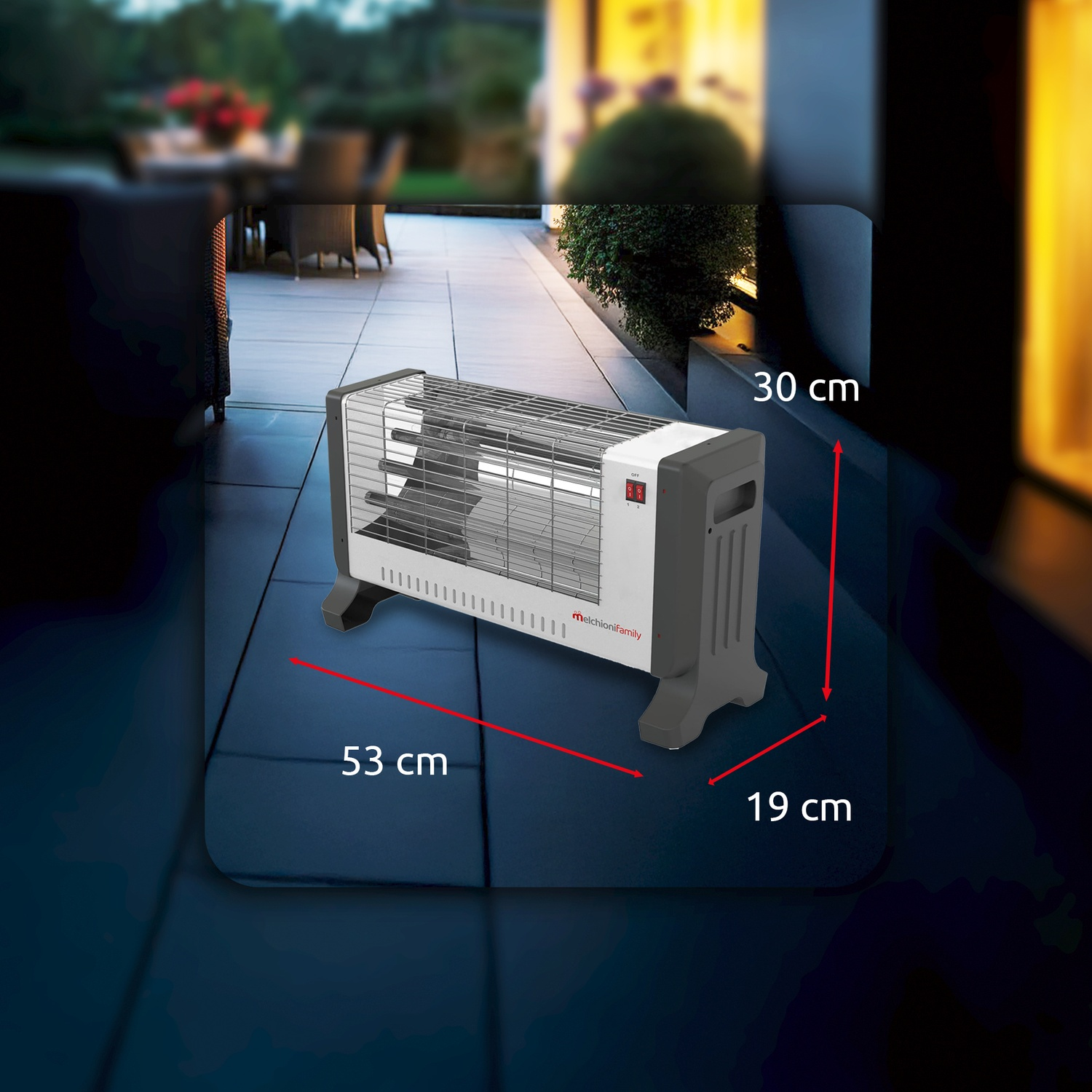 Un riscaldatore per esterni su un patio. Dimensioni: 53 cm di lunghezza, 30 cm di altezza e 19 cm di larghezza. Sfondo: un tavolo da pranzo.