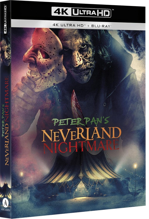 Filmaffiche: Een man houdt een masker vast. Tekst: 'Peter Pan's Neverland Nightmare'. Een circustent op de achtergrond.