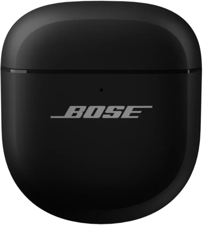 Fekete Bose fülhallgató töltőtok. A Bose logója középen van elöl. A tok zárt, lekerekített formáját mutatja.