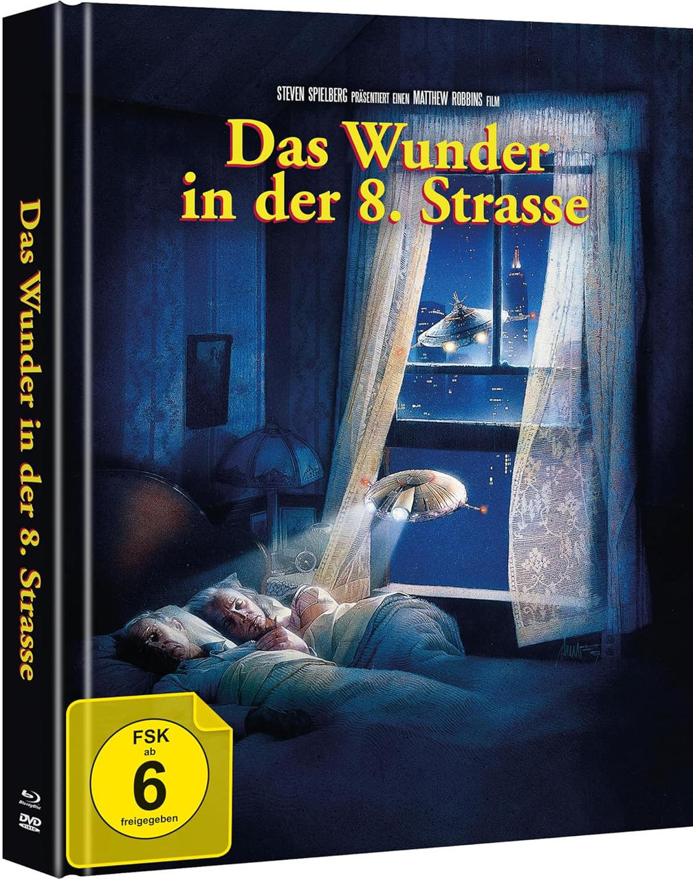 Filmcover zeigt ein älteres Ehepaar im Bett, mit einer Stadtlandschaft und fliegenden Untertassen, die durch ein Fenster sichtbar sind. Titel: Das Wunder in der 8. Strasse.