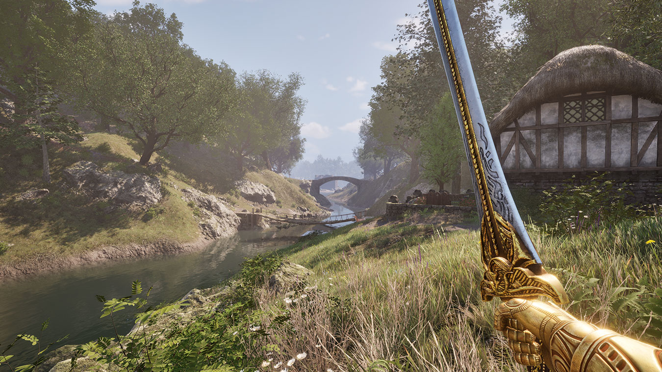 Malowniczy widok z rzeką, mostem i budynkiem z dachem krytym strzechą. Szczegółowy miecz trzymany jest na pierwszym planie.