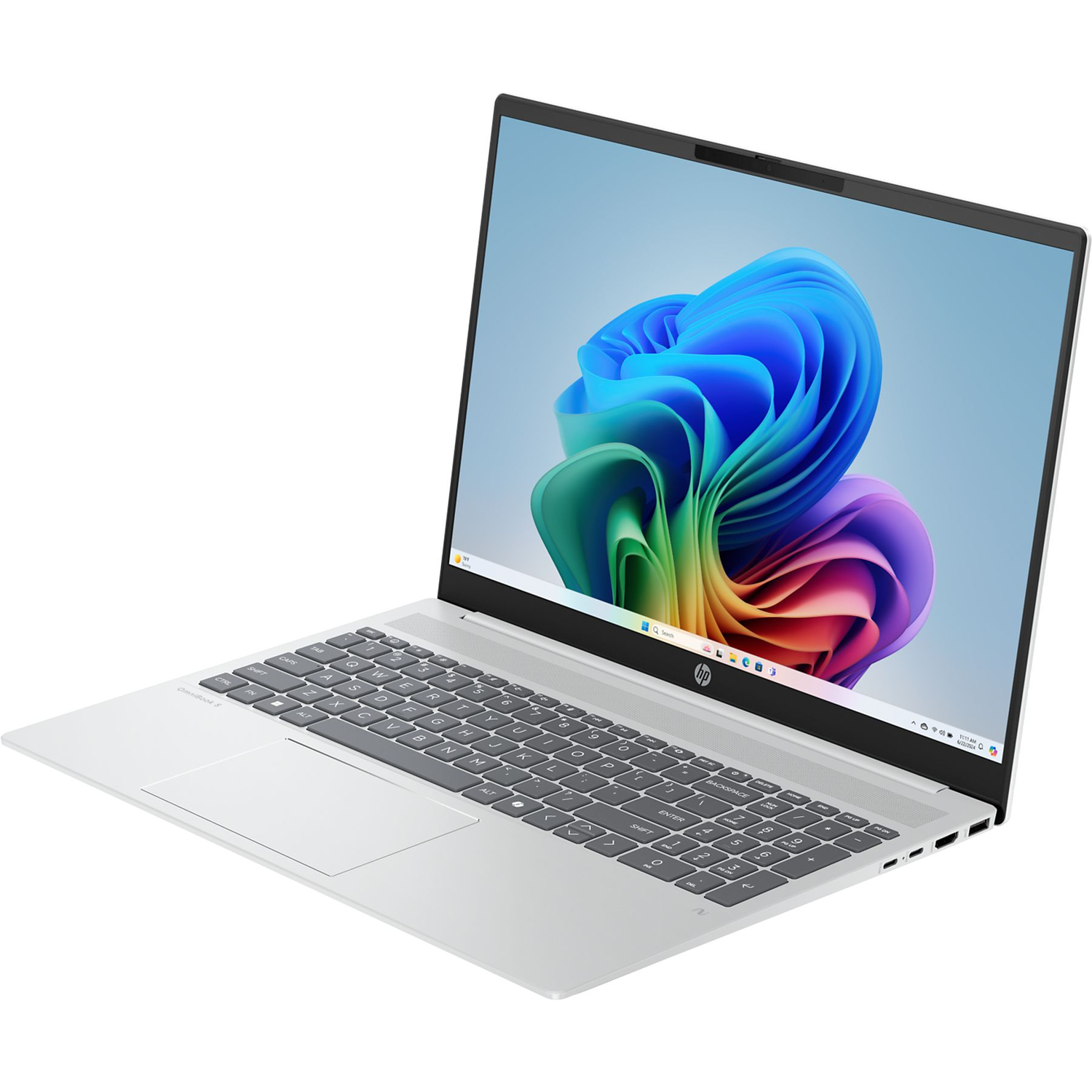 Een zilveren HP-laptop is open, met een kleurrijke abstracte afbeelding op het scherm. Het toetsenbord is zichtbaar. Witte achtergrond.
