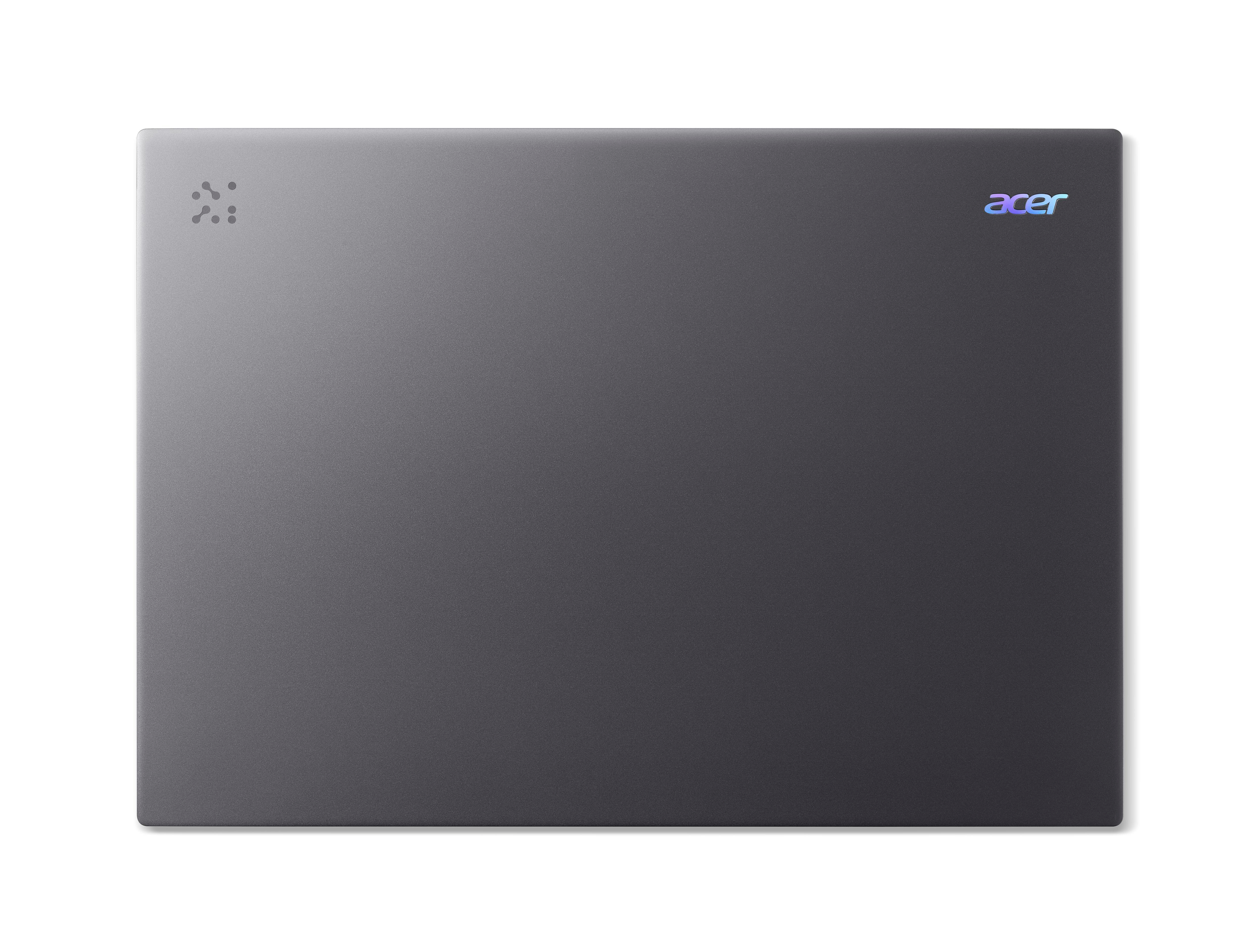 Ein dunkelgrauer Laptopdeckel mit dem Acer-Logo rechts und einem Design links, vor weißem Hintergrund.