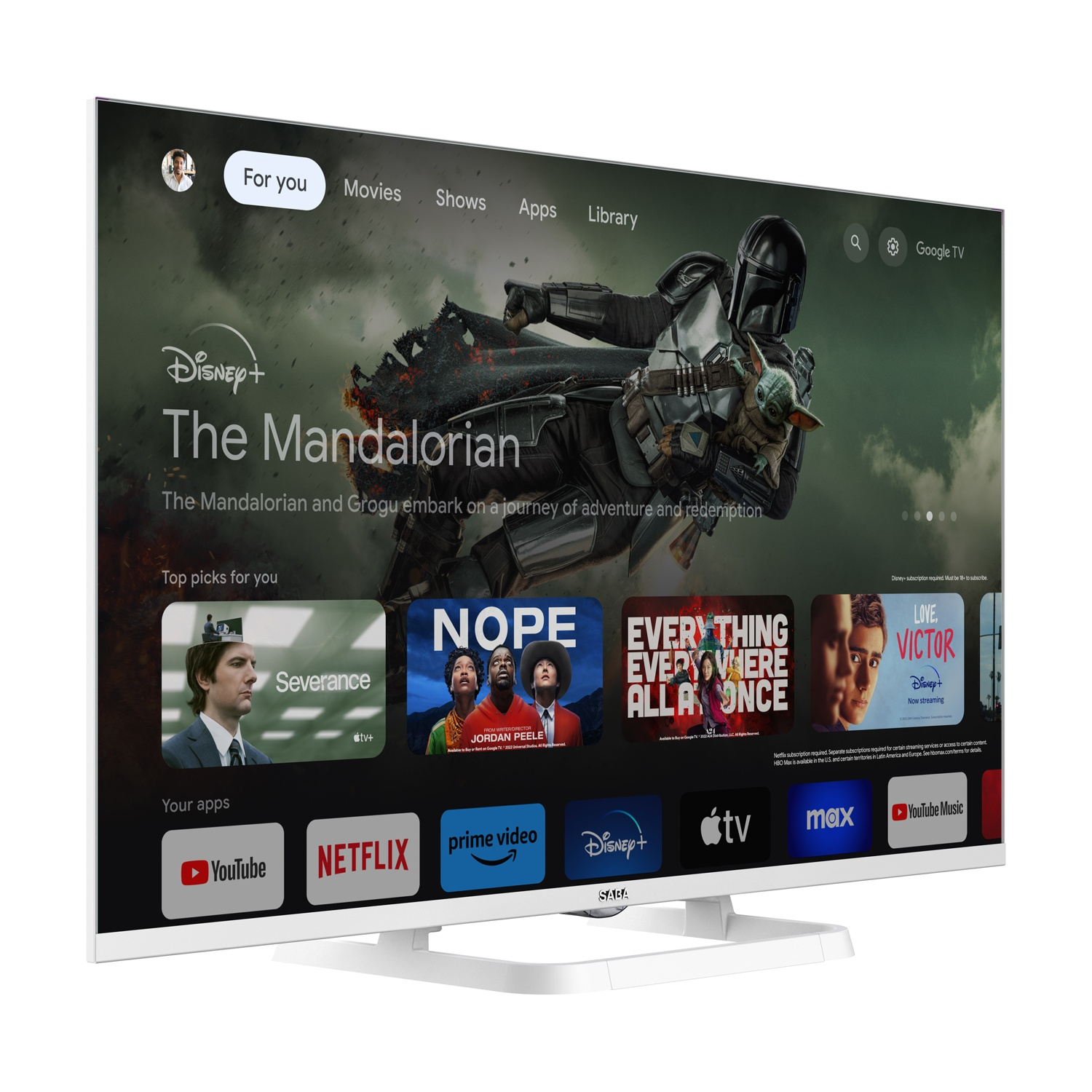 Una TV bianca mostra Disney+ con 'The Mandalorian'. Altre app visibili: Netflix, YouTube, Prime Video. Programmi: Severance, Nope, Everything Everywhere.