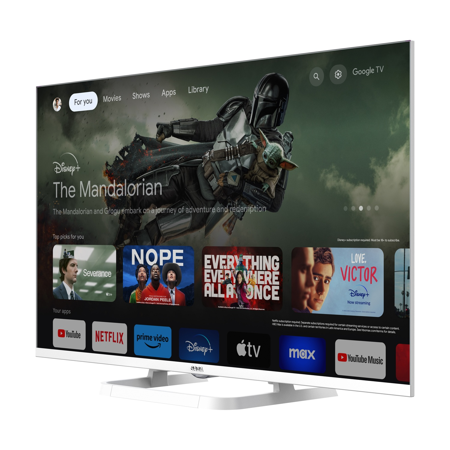 Un televisore bianco mostra 'The Mandalorian'. Sono visibili app come YouTube, Netflix e Disney+. Il televisore ha un supporto e una cornice bianchi.