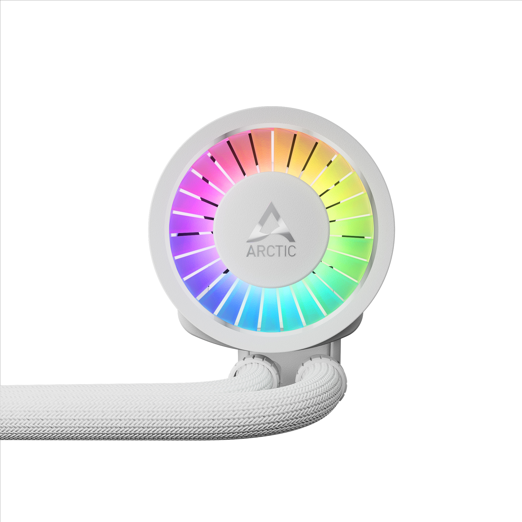 Un dissipatore CPU bianco con luce RGB circolare e logo ARCTIC. Tubi bianchi intrecciati lo collegano. Isolato su bianco.