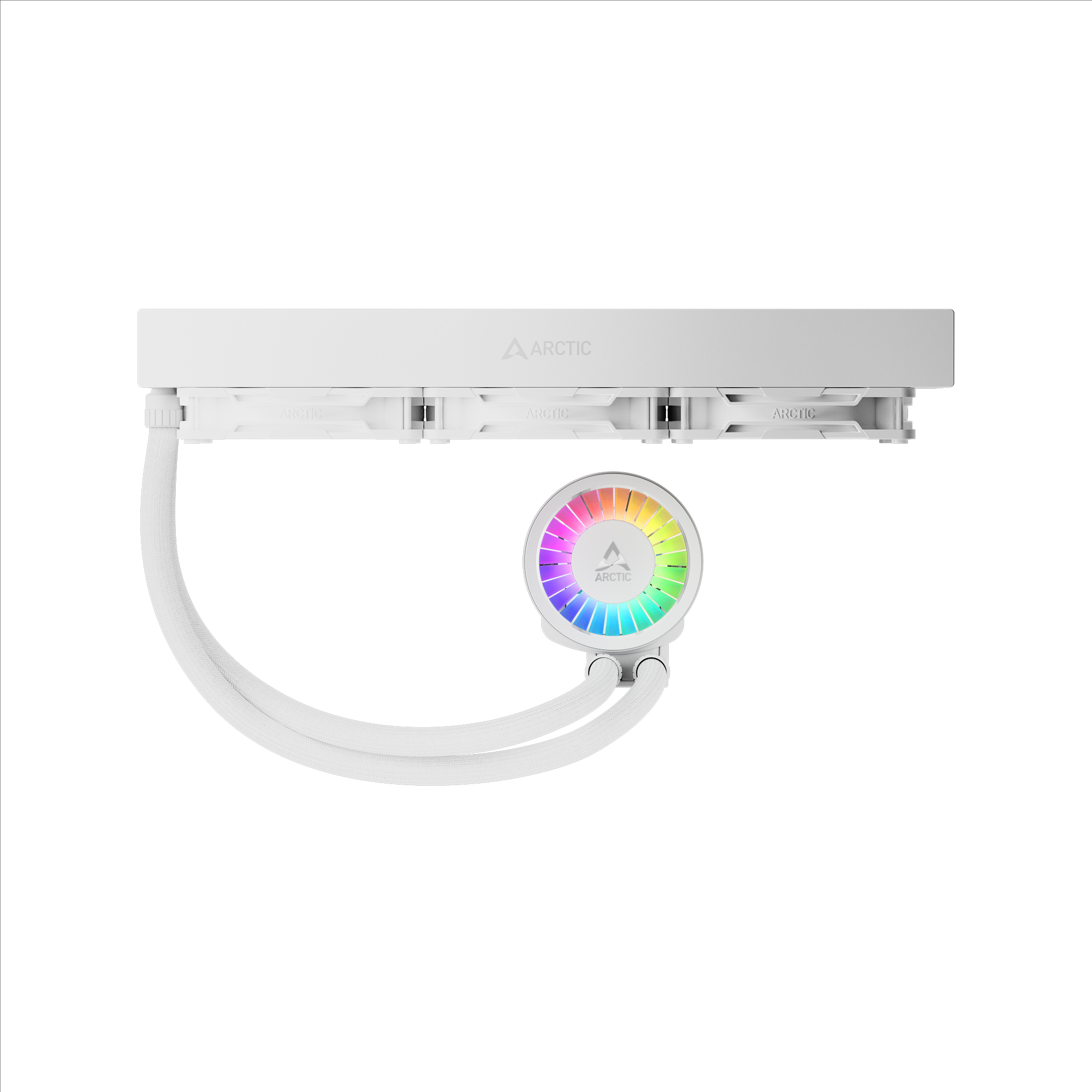 Un dissipatore CPU Arctic bianco con una pompa illuminata a arcobaleno e due tubi. Lo sfondo è bianco.