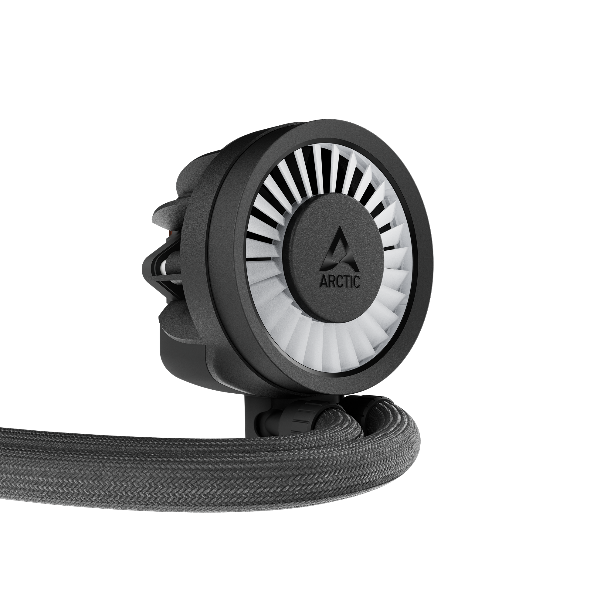 Una ventola di raffreddamento per computer in bianco e nero con un tubo intrecciato. La ventola ha il logo Arctic.