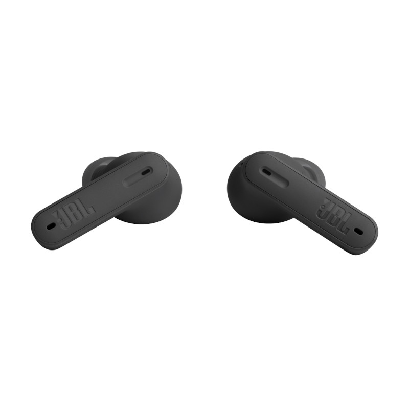 Zwei schwarze kabellose JBL-Ohrhörer mit JBL-Logo. Sie befinden sich auf weißem Hintergrund und sind zueinander geneigt.