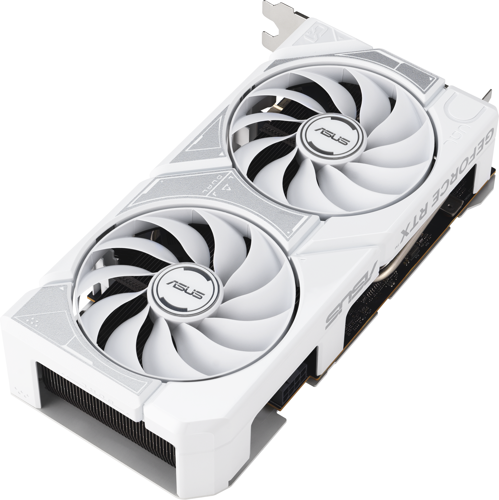 Carte graphique ASUS GeForce RTX blanche. Comprend deux ventilateurs, logo ASUS et marque GeForce RTX. Prise de vue en angle, fond blanc.