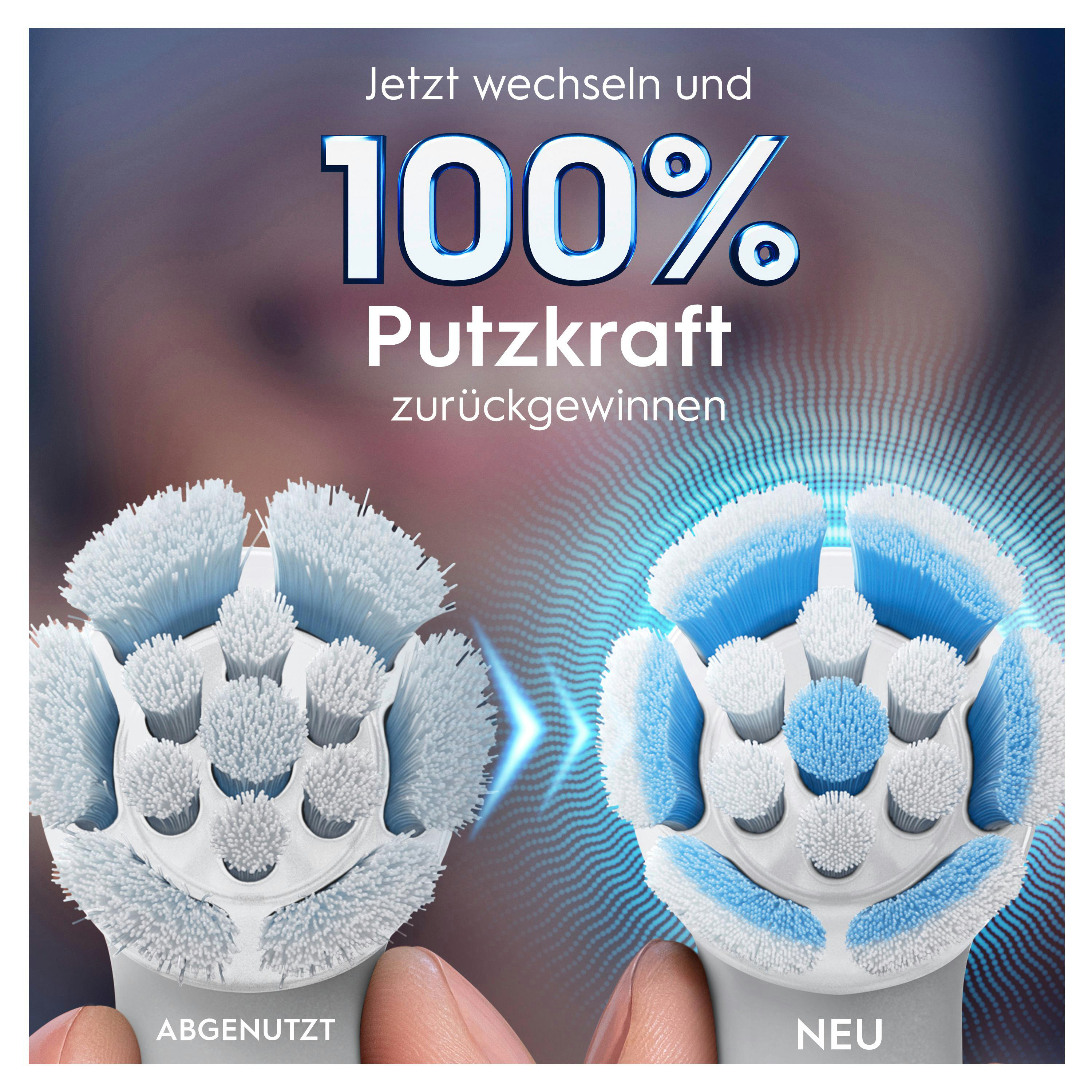 Das Bild zeigt zwei Zahnbürstenköpfe, einen abgenutzten und einen neuen, mit Text, der 100 % Reinigungsleistung hervorhebt.
