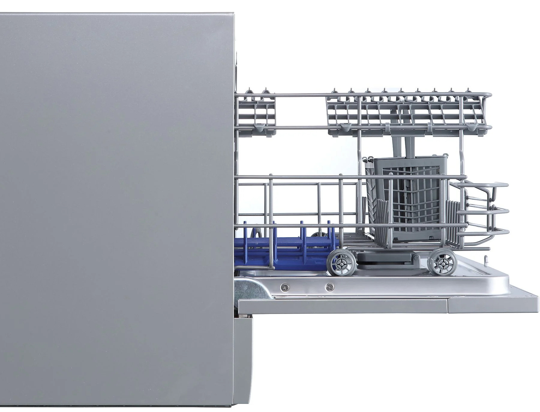 Częściowo otwarty zmywarka. Wnętrze ma stojaki, kosz i niebieskie elementy. Drzwi są szare. Tło jest białe.