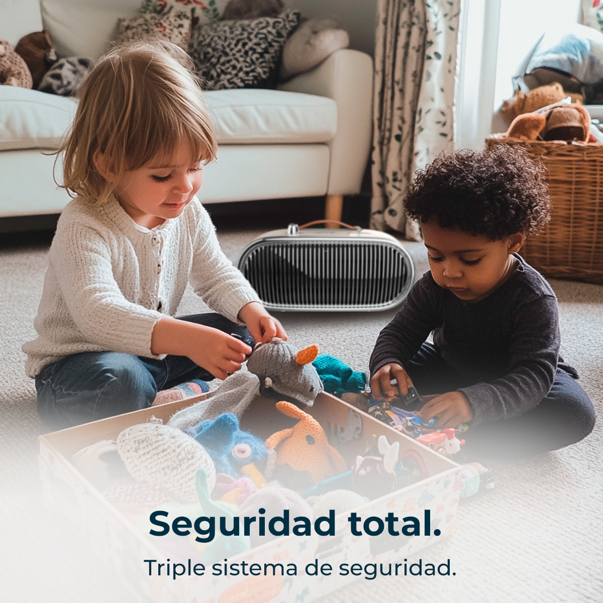 Dos niños jugando con juguetes en el suelo. Un calentador está detrás de ellos. Hay una caja de juguetes frente a ellos.