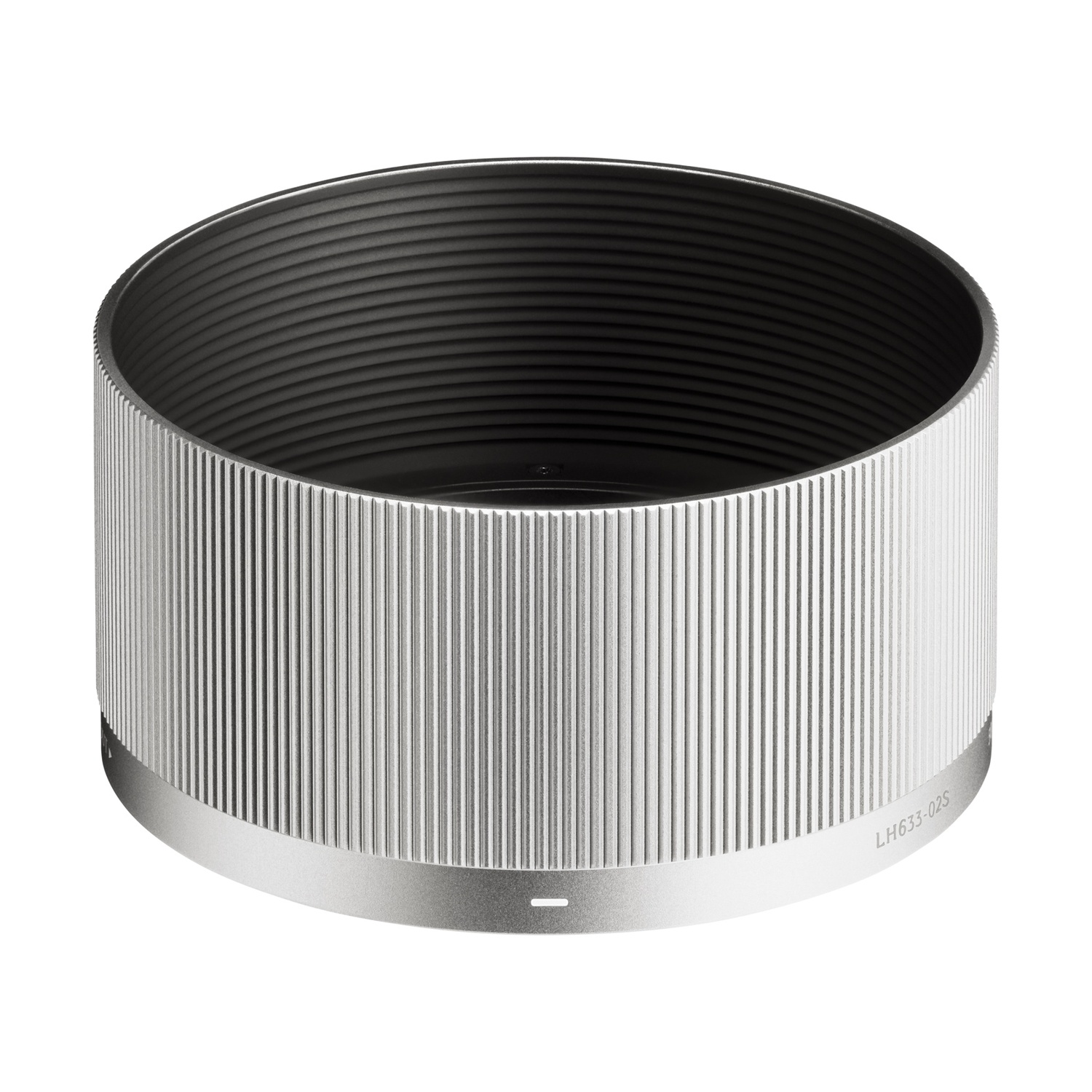 Un paraluce argento e nero. L'esterno è argento con linee verticali, l'interno è nero. Il fondo riporta la scritta LH633-02S.