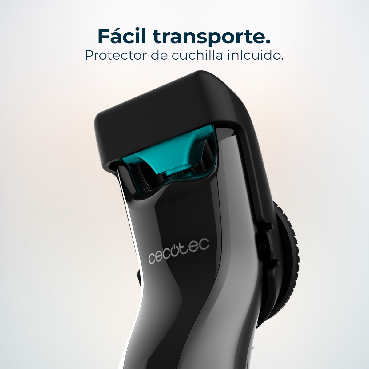 Primer plano de una cortadora de pelo Cecotec negra. La parte superior tiene una sección de color turquesa. Texto superior: 'Fácil transporte'.