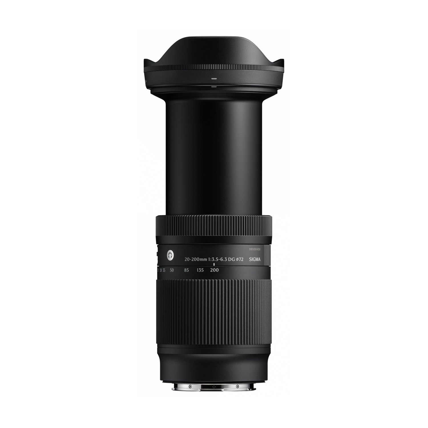 Un obiettivo per fotocamera Sigma 20-200mm nero su sfondo bianco. Ha diversi segni, tra cui lunghezze focali e il logo Sigma.
