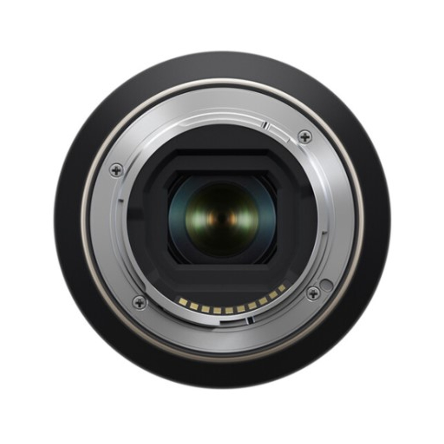 Un primo piano di un obiettivo della fotocamera nero e argento. L'obiettivo ha un'apertura centrale con interno riflettente e hardware di montaggio.