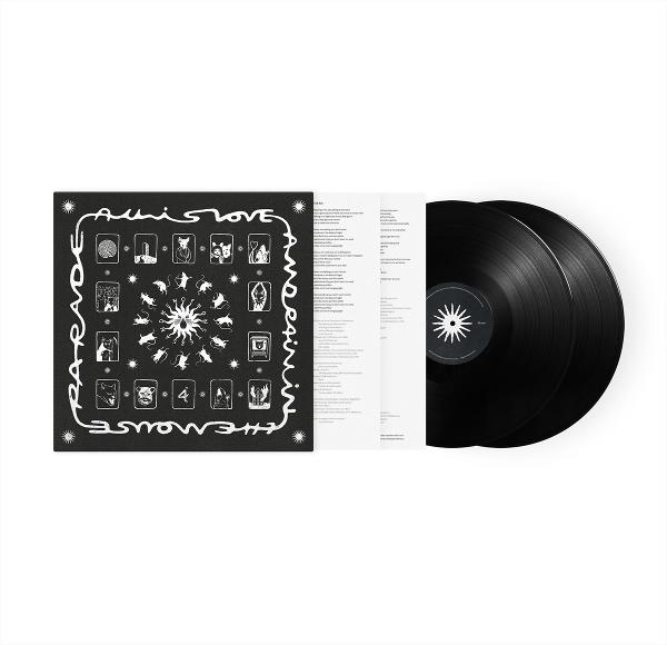 Vinyl-Schallplatten-Set: Albumcover mit Illustrationen, Textblatt und zwei schwarzen Schallplatten. Das Album-Artwork ist schwarz-weiß.
