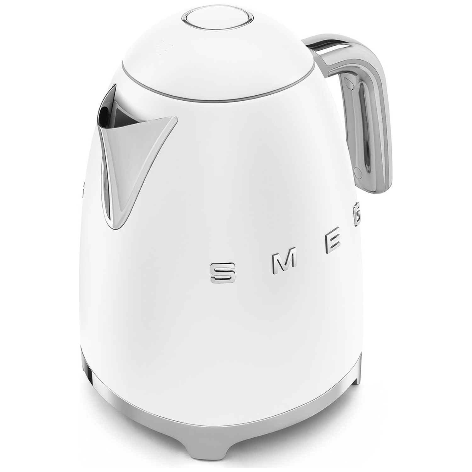 Une bouilloire Smeg blanche avec une poignée, un bec et une base argentés. Le logo Smeg est visible à l'avant.