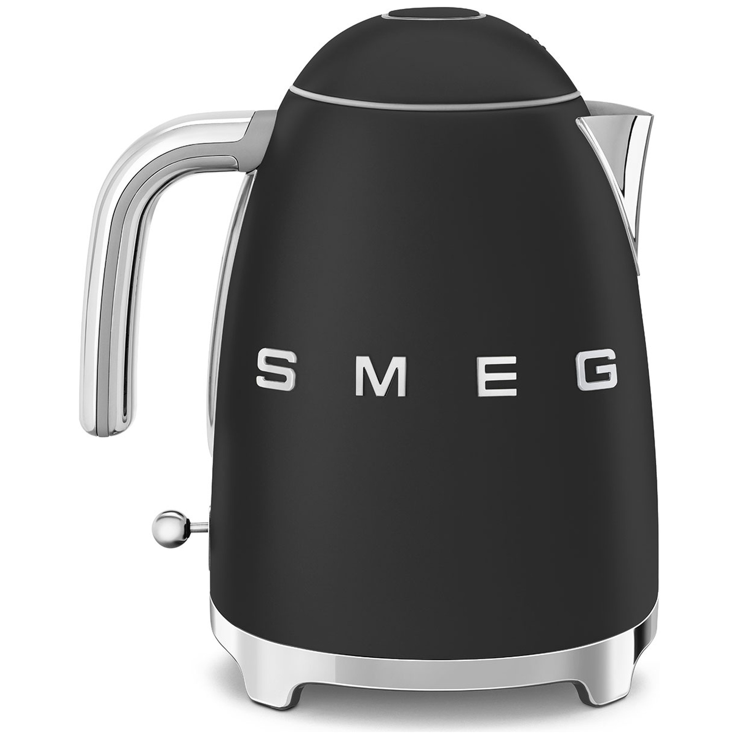 Une bouilloire électrique SMEG noire avec des accents argentés. La bouilloire a une poignée, un bec et le logo SMEG en lettres blanches.