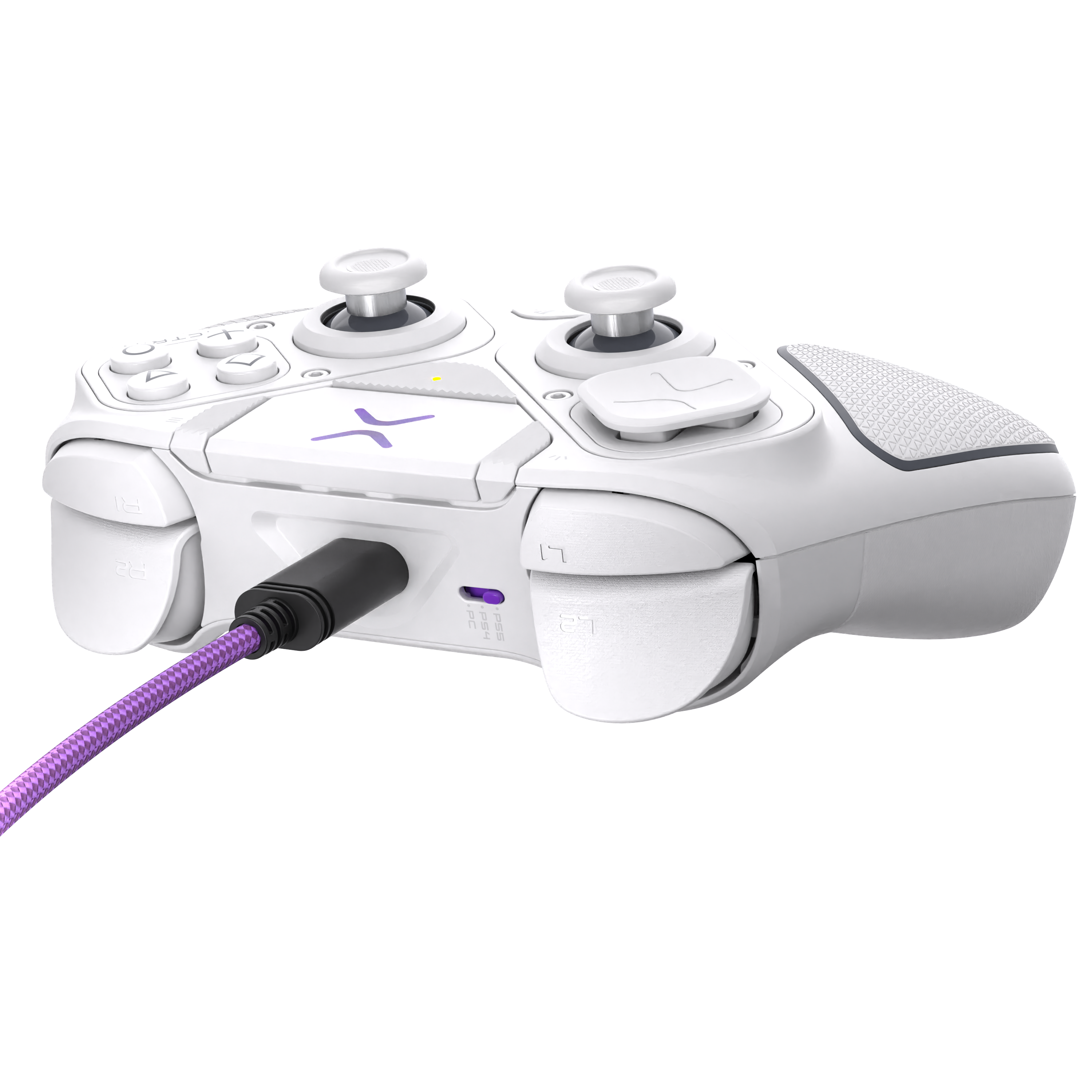 Ein weißer Gamecontroller mit lila Akzenten und einem lila geflochtenen Ladekabel wird vor einem weißen Hintergrund gezeigt.
