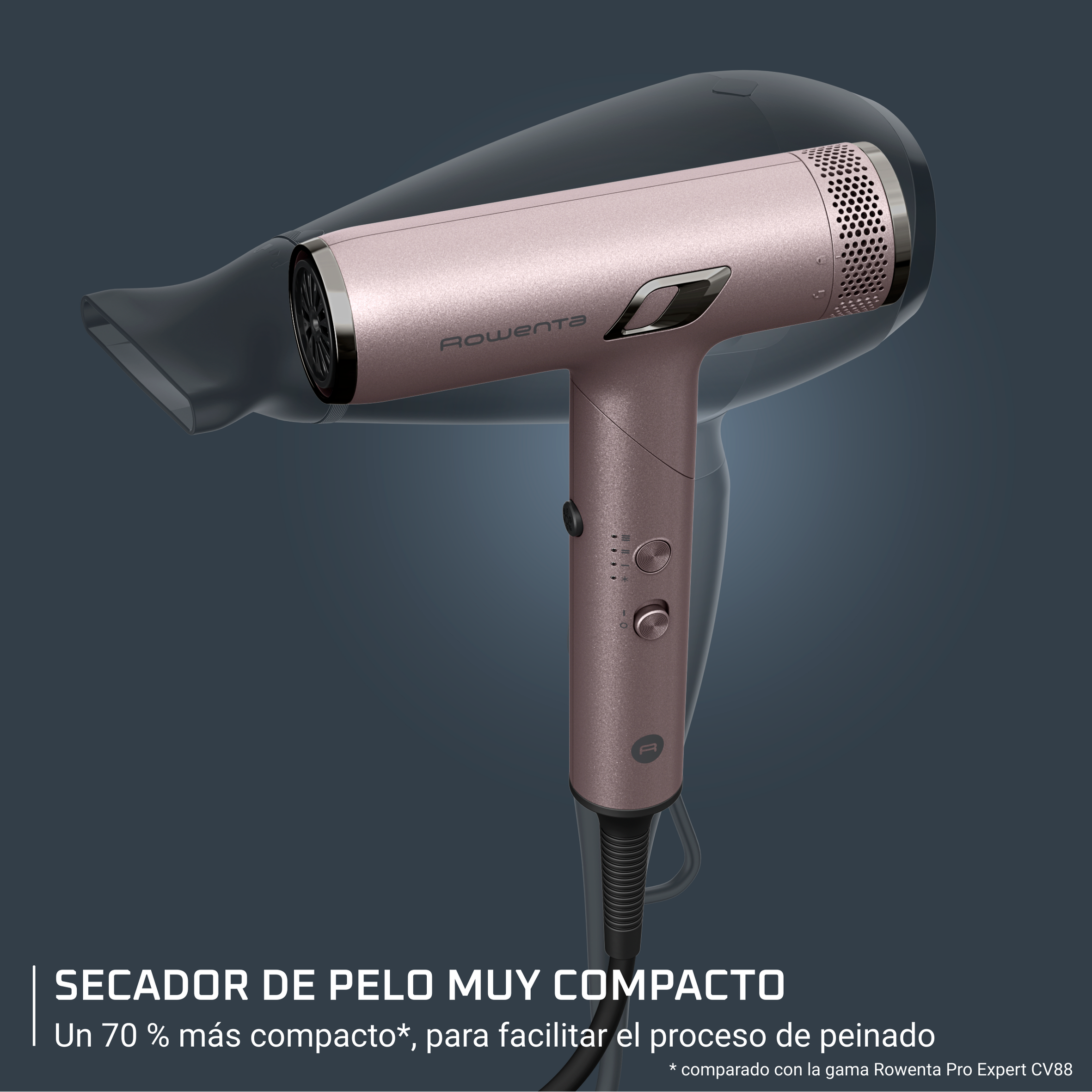 Secador de pelo rosa dorado con boquilla negra, sobre fondo gris oscuro. La marca es Rowenta. Tiene controles.
