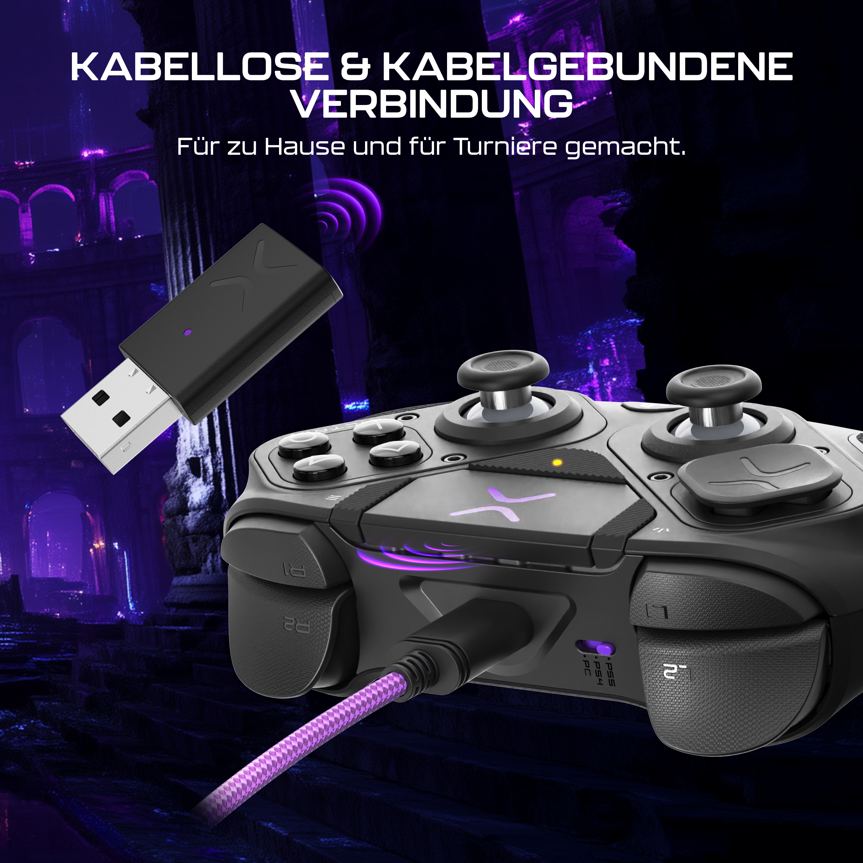 Ein schwarzes Gamepad und ein USB-Adapter werden gezeigt. Das Gamepad ist mit einem lila Kabel verbunden.