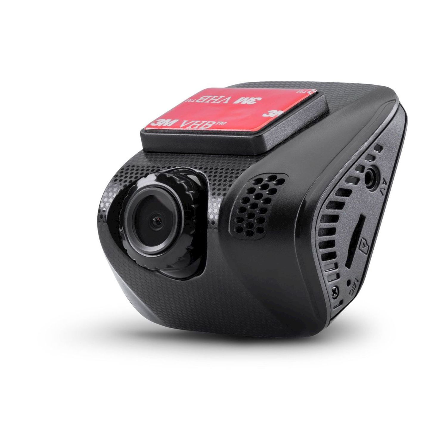 Una dash cam nera con obiettivo, prese d'aria e adesivo rosso 3M VHB. Su sfondo bianco.