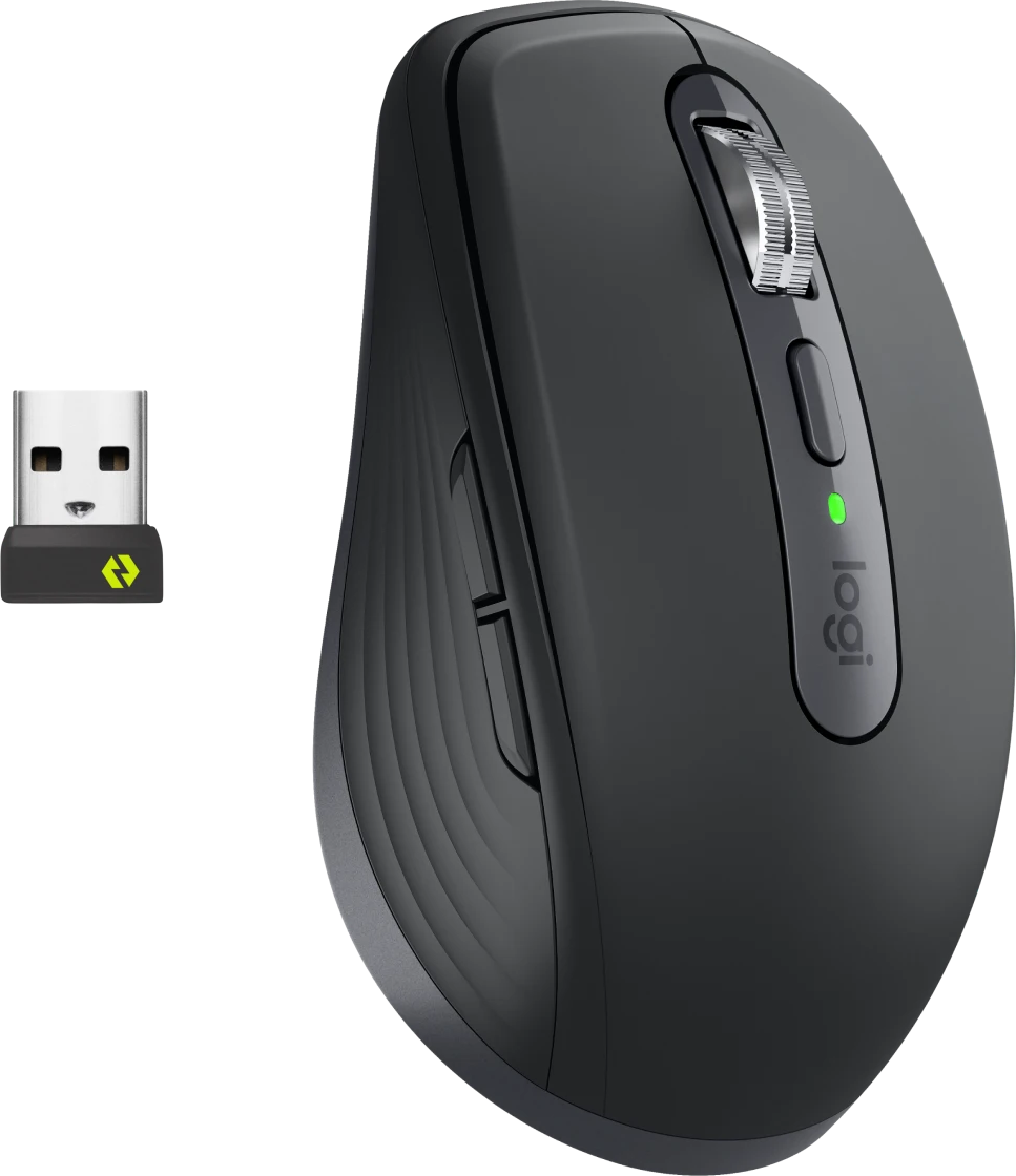 Une souris Logitech noire avec une molette argentée et un récepteur USB. La souris a un indicateur d'alimentation vert.